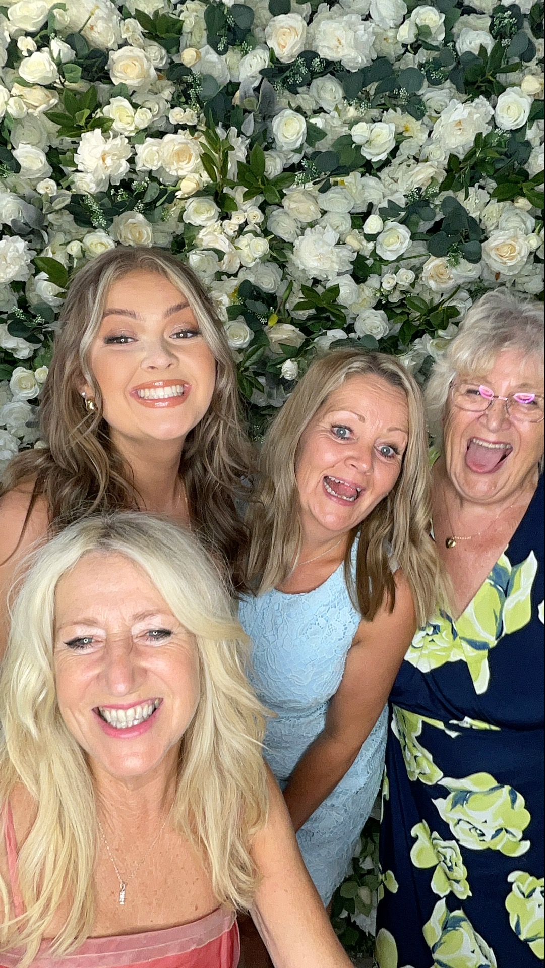 Sophie & Joe Photo booth images  | View more photos from the event at gallery.magicimages.uk/u/MagicImages/Sophie-Joe-Photo-booth-images