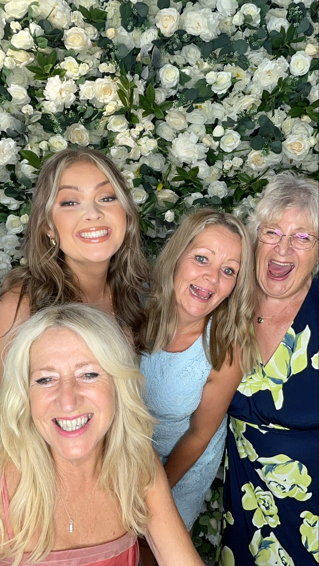 Sophie & Joe Photo booth images  | View more photos from the event at gallery.magicimages.uk/u/MagicImages/Sophie-Joe-Photo-booth-images