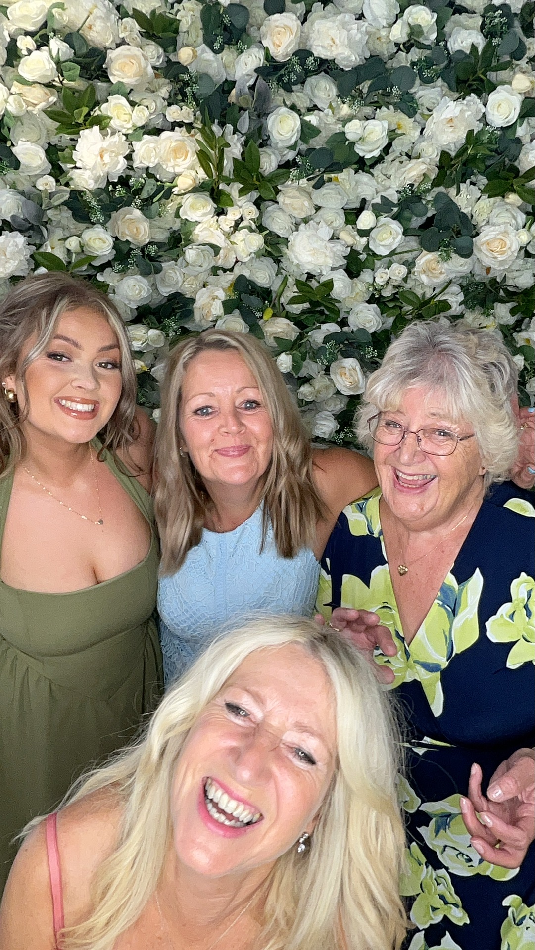 Sophie & Joe Photo booth images  | View more photos from the event at gallery.magicimages.uk/u/MagicImages/Sophie-Joe-Photo-booth-images