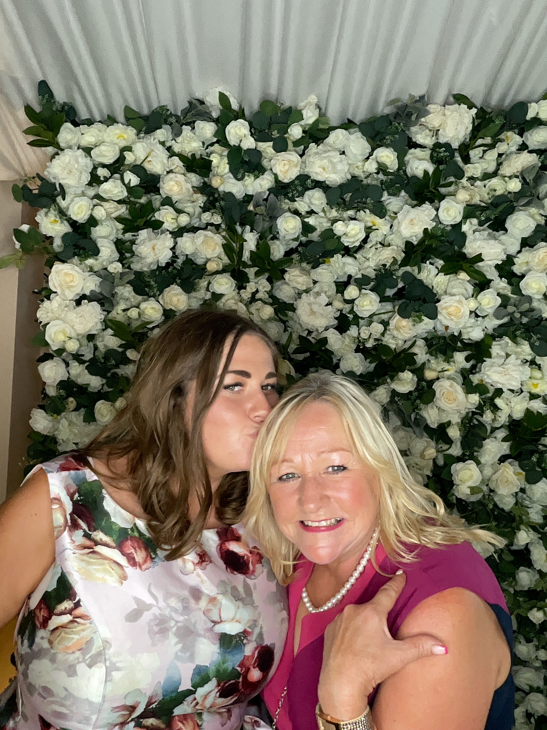 Sophie & Joe Photo booth images  | View more photos from the event at gallery.magicimages.uk/u/MagicImages/Sophie-Joe-Photo-booth-images