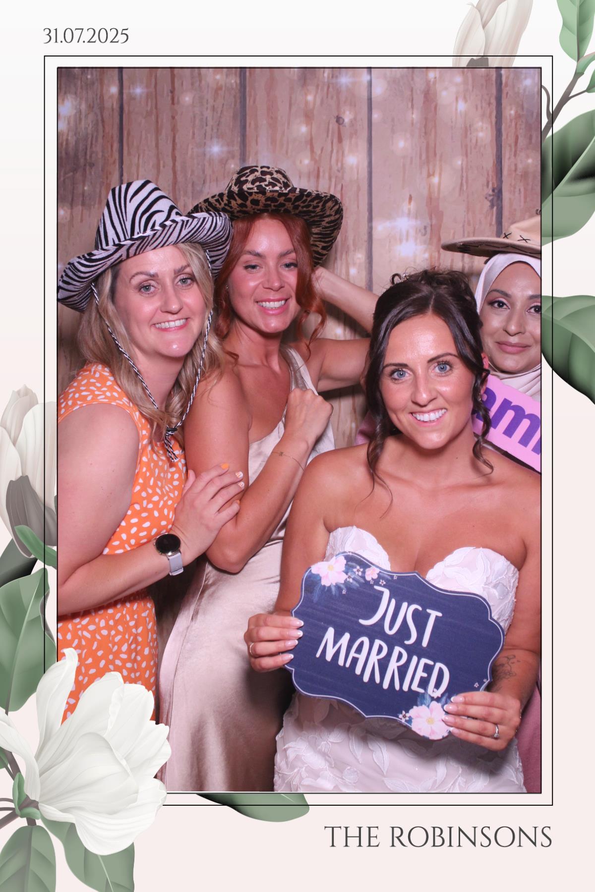 The Robinsons | View more photos from the event at gallery.magicimages.uk/u/MagicImages/The-Robinsons