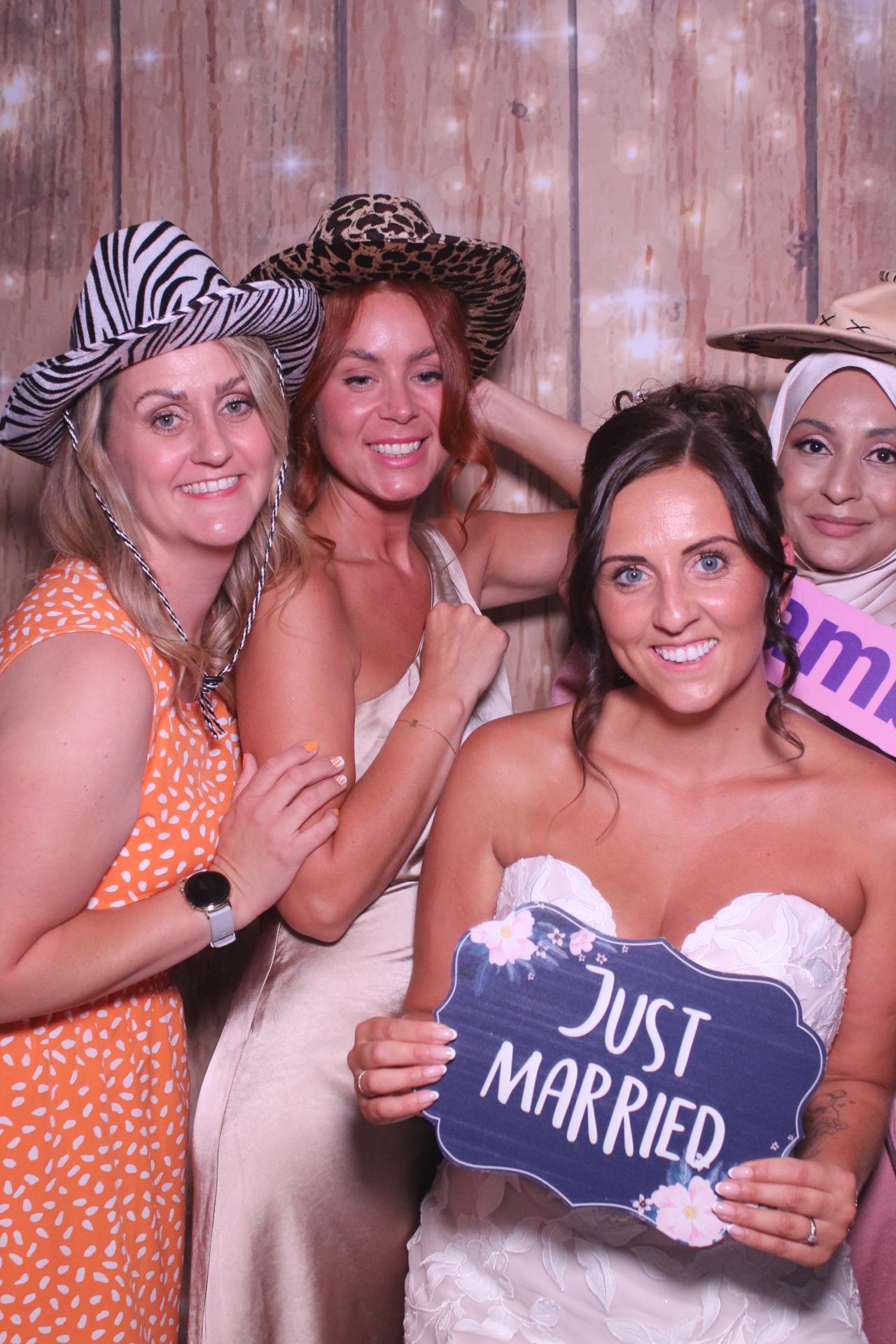 The Robinsons | View more photos from the event at gallery.magicimages.uk/u/MagicImages/The-Robinsons