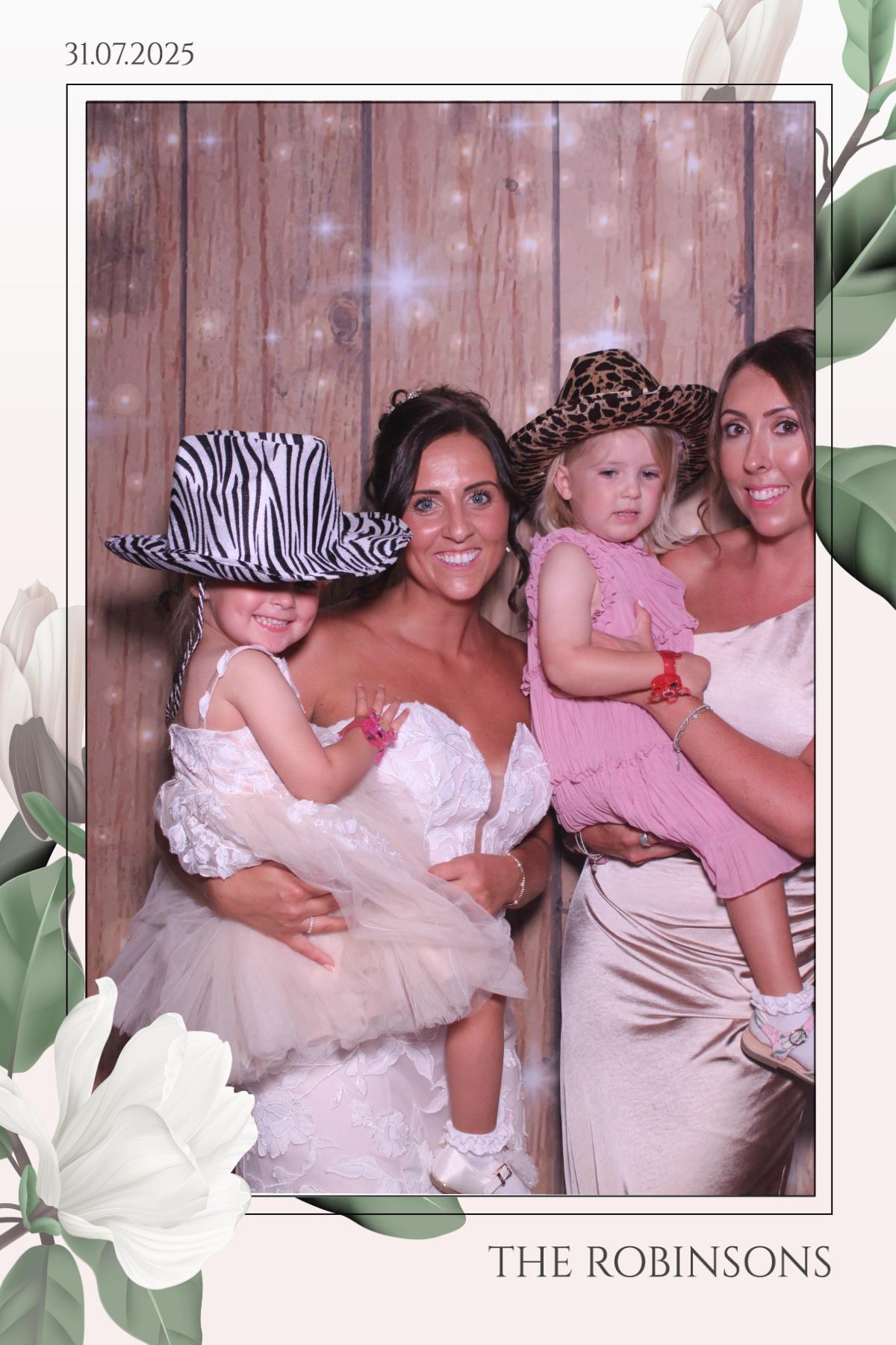 The Robinsons | View more photos from the event at gallery.magicimages.uk/u/MagicImages/The-Robinsons