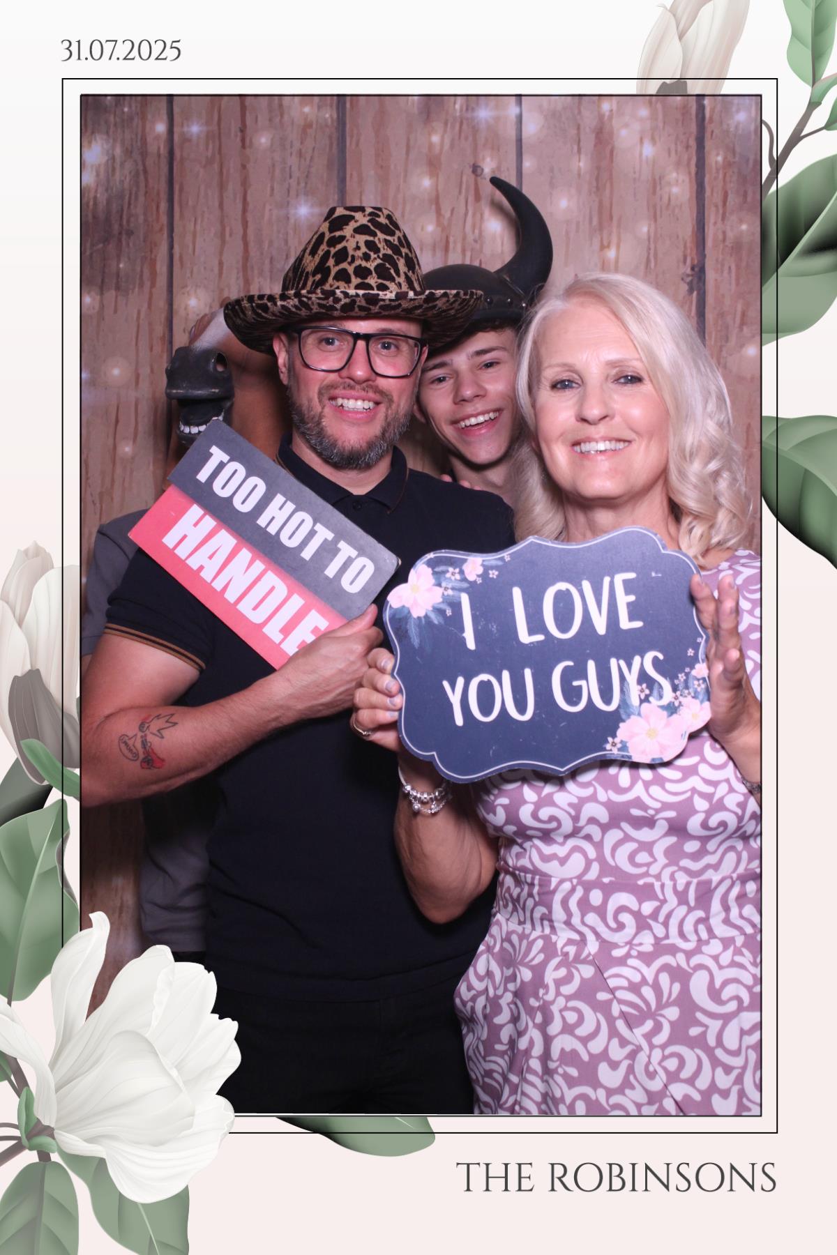 The Robinsons | View more photos from the event at gallery.magicimages.uk/u/MagicImages/The-Robinsons