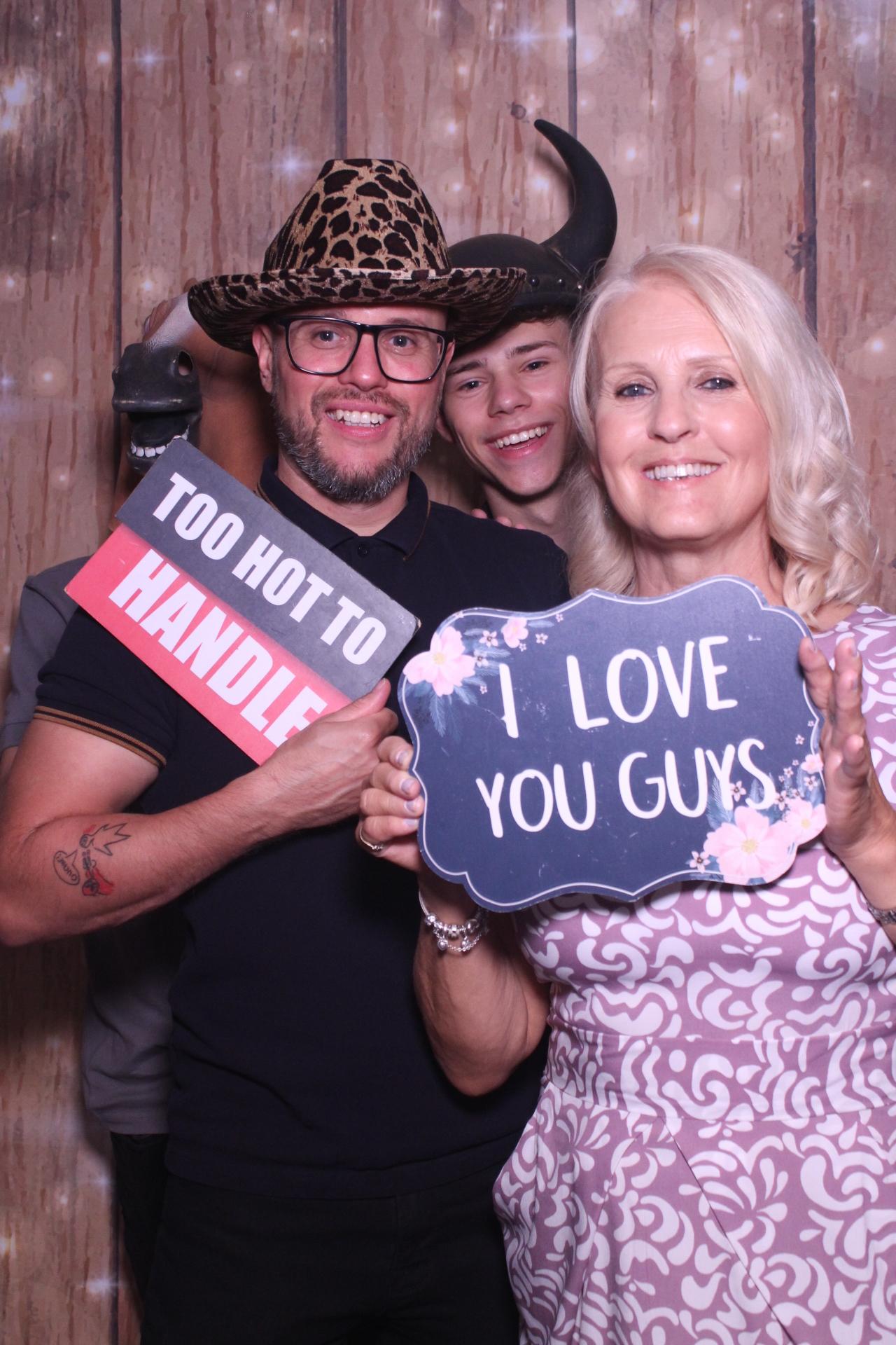 The Robinsons | View more photos from the event at gallery.magicimages.uk/u/MagicImages/The-Robinsons