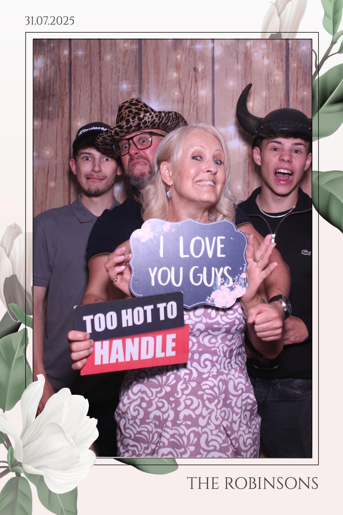 The Robinsons | View more photos from the event at gallery.magicimages.uk/u/MagicImages/The-Robinsons