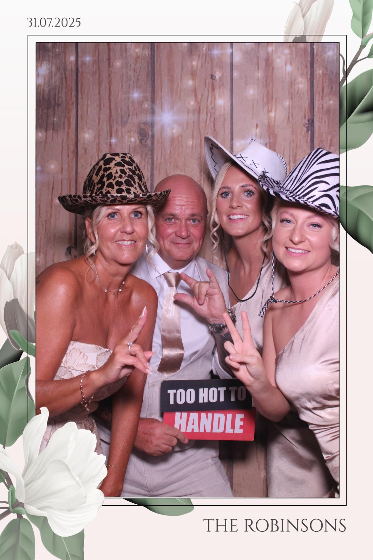 The Robinsons | View more photos from the event at gallery.magicimages.uk/u/MagicImages/The-Robinsons