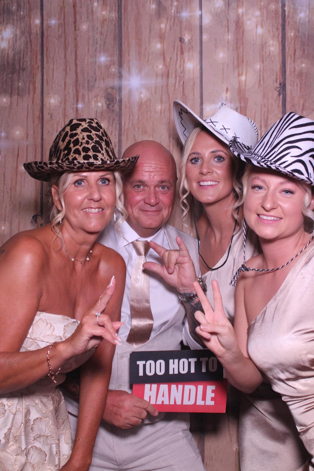 The Robinsons | View more photos from the event at gallery.magicimages.uk/u/MagicImages/The-Robinsons