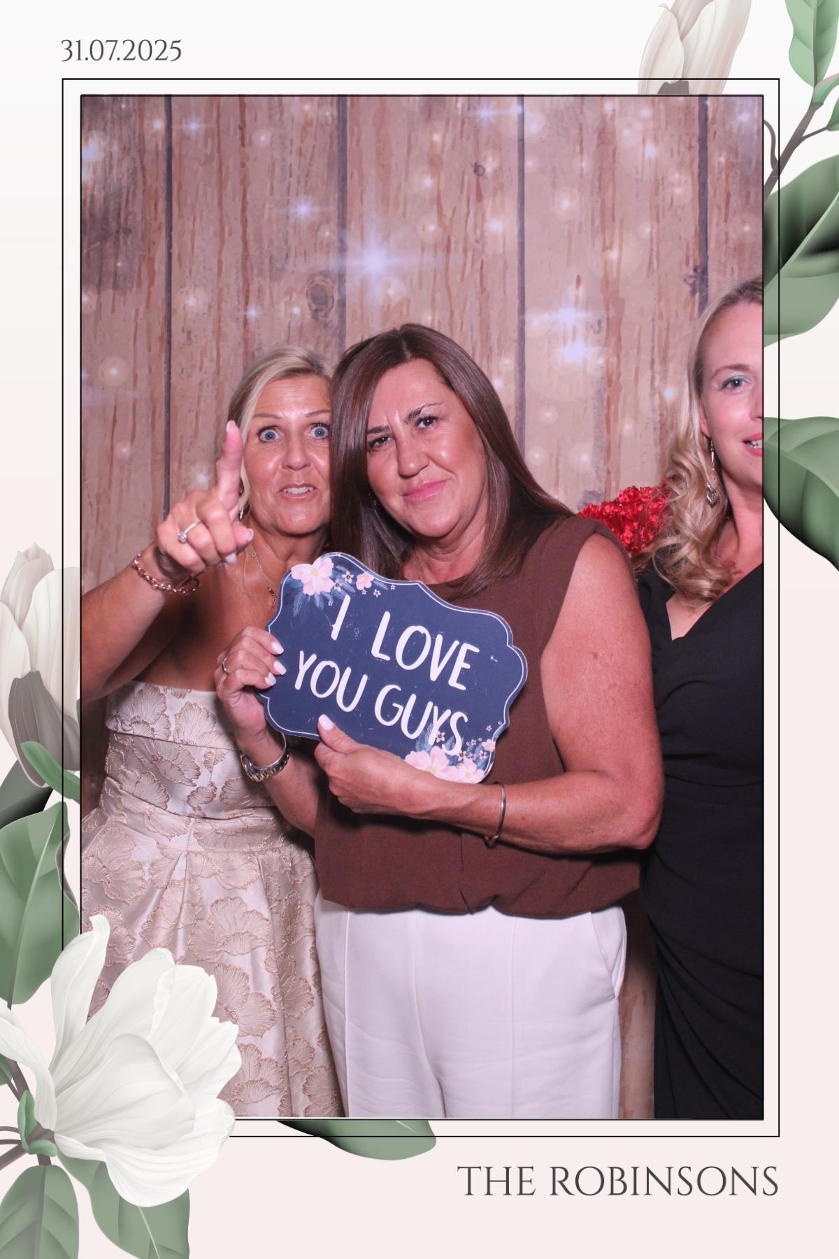 The Robinsons | View more photos from the event at gallery.magicimages.uk/u/MagicImages/The-Robinsons