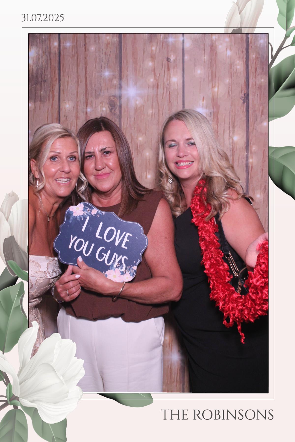 The Robinsons | View more photos from the event at gallery.magicimages.uk/u/MagicImages/The-Robinsons