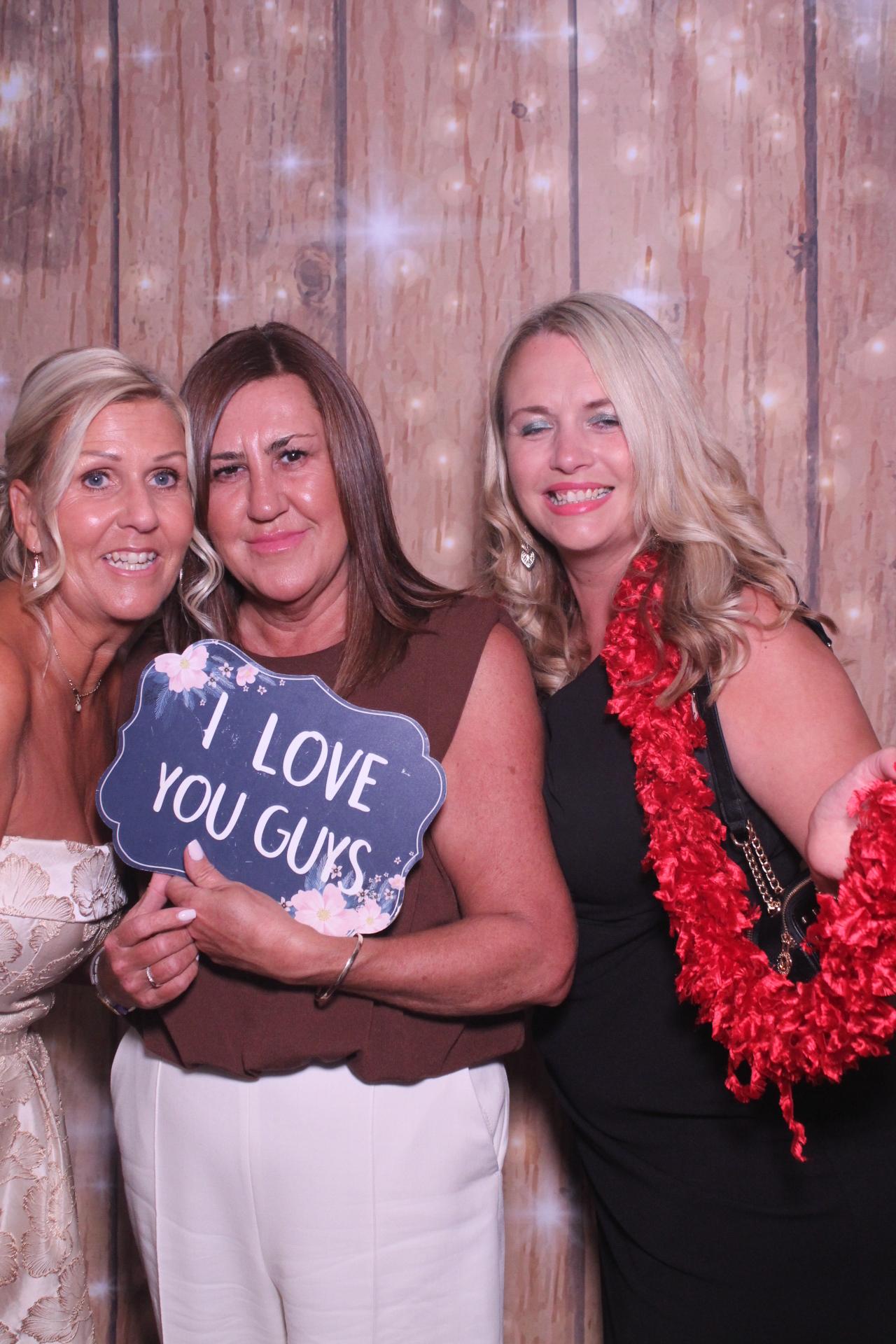 The Robinsons | View more photos from the event at gallery.magicimages.uk/u/MagicImages/The-Robinsons