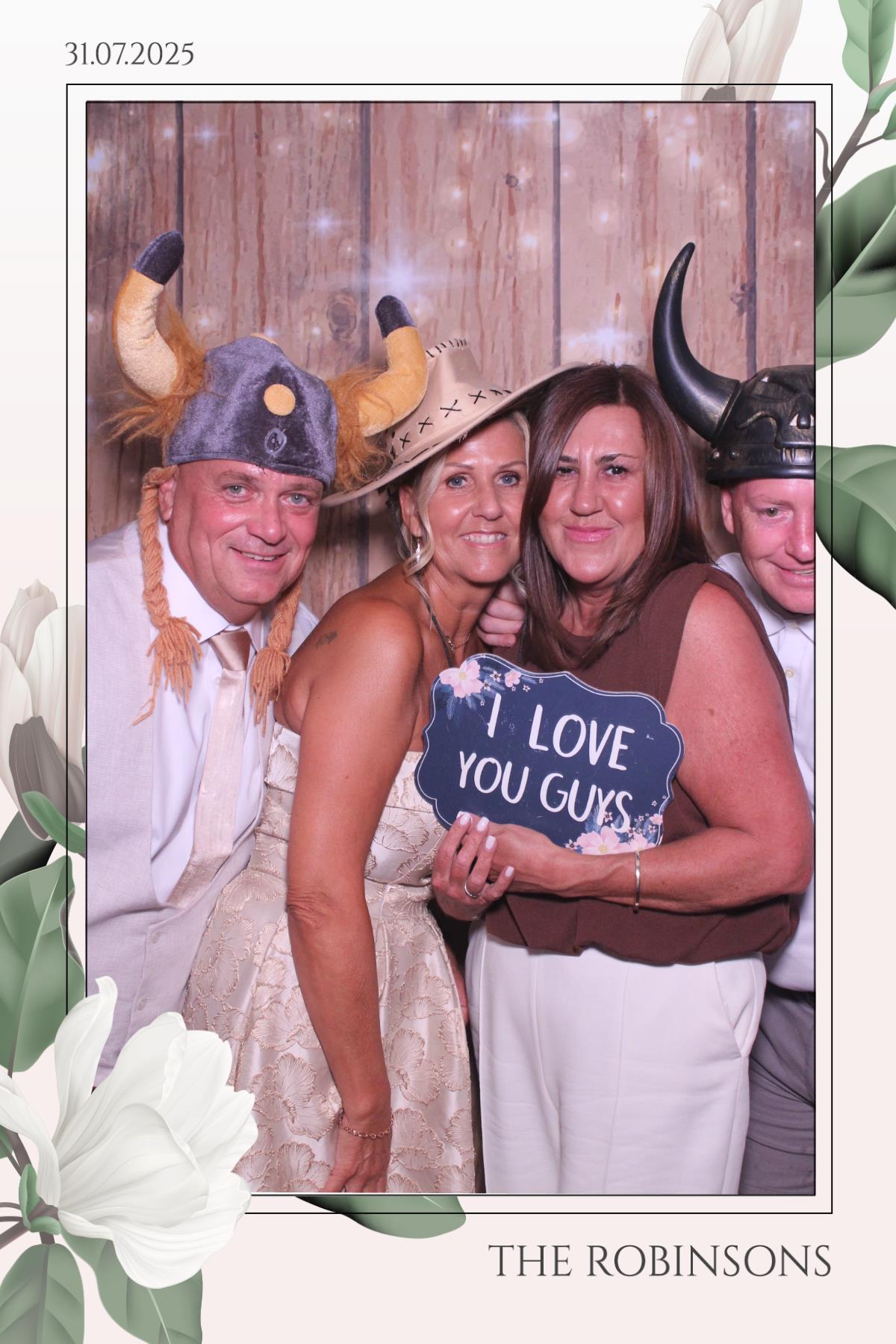 The Robinsons | View more photos from the event at gallery.magicimages.uk/u/MagicImages/The-Robinsons