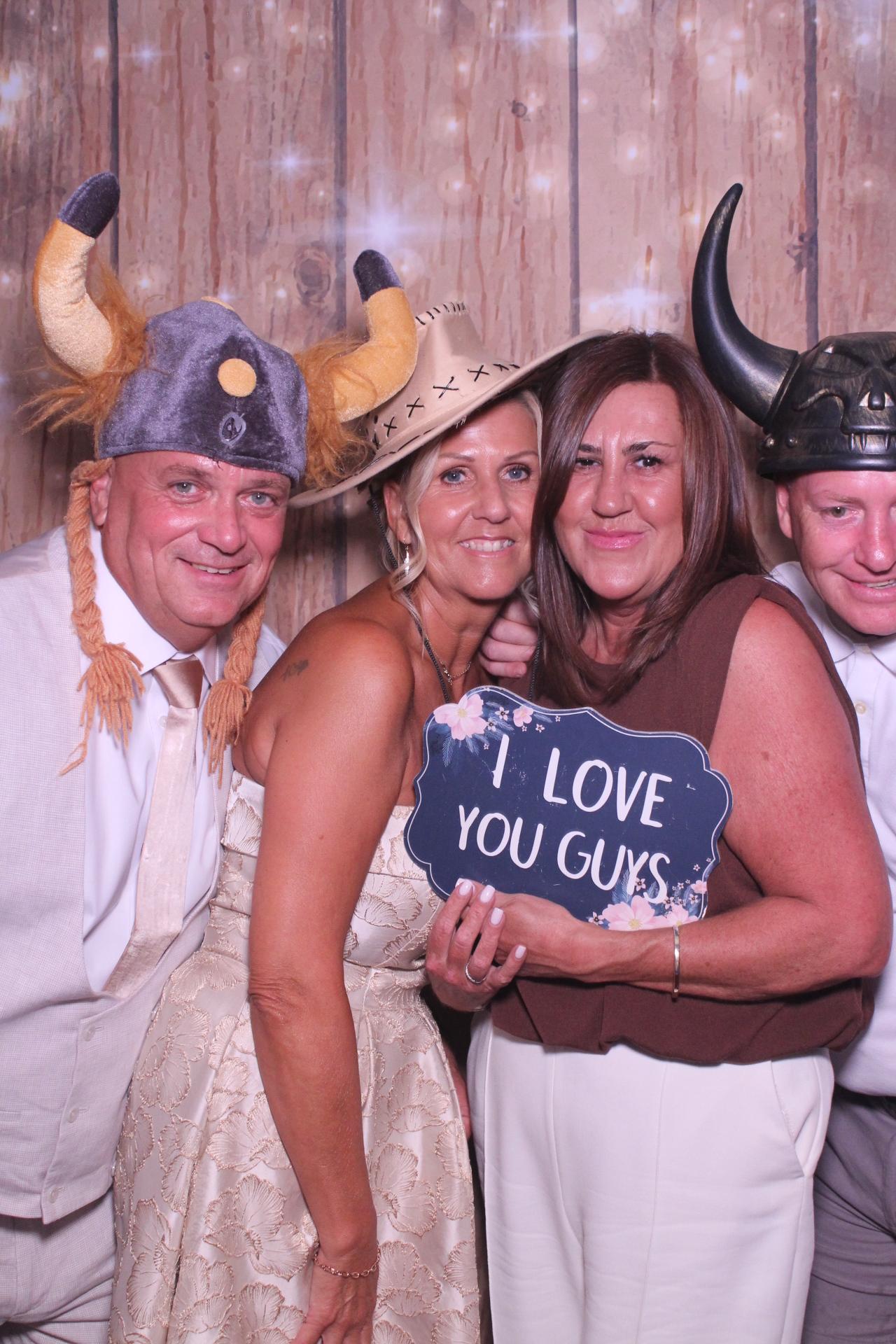 The Robinsons | View more photos from the event at gallery.magicimages.uk/u/MagicImages/The-Robinsons