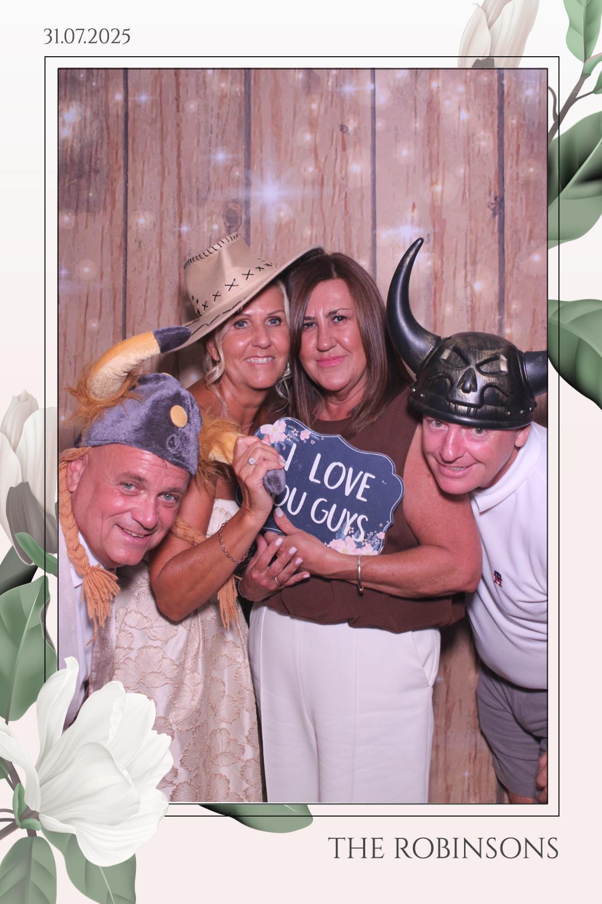 The Robinsons | View more photos from the event at gallery.magicimages.uk/u/MagicImages/The-Robinsons