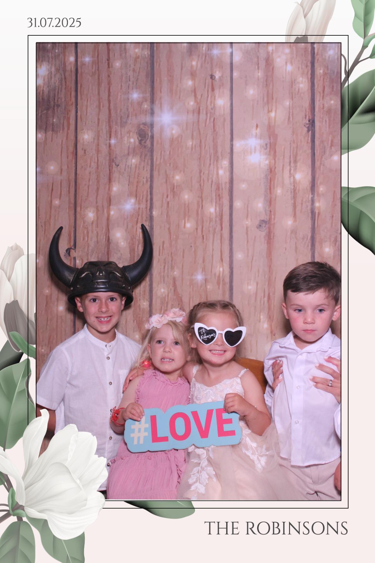 The Robinsons | View more photos from the event at gallery.magicimages.uk/u/MagicImages/The-Robinsons