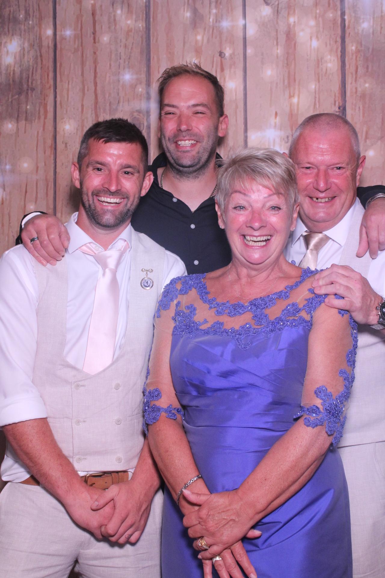 The Robinsons | View more photos from the event at gallery.magicimages.uk/u/MagicImages/The-Robinsons