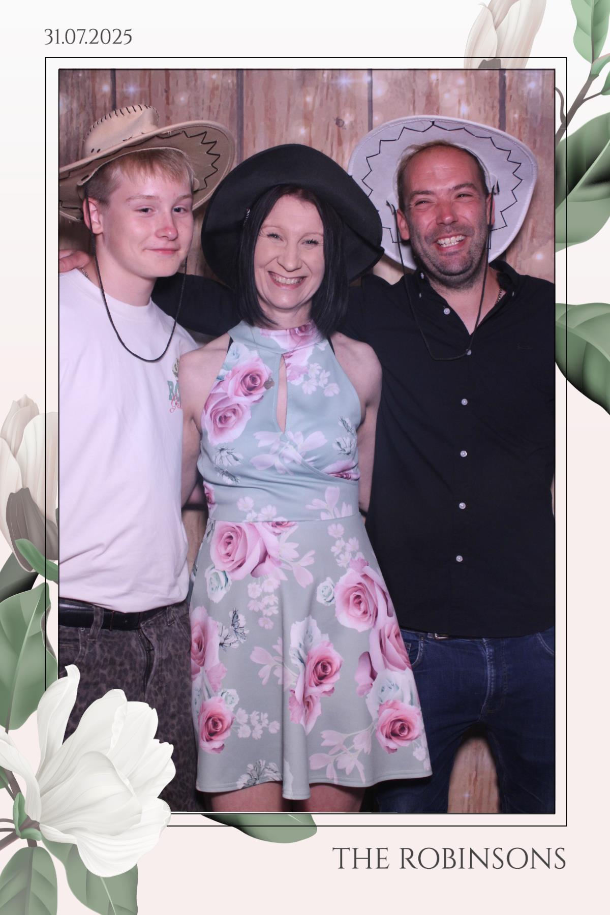 The Robinsons | View more photos from the event at gallery.magicimages.uk/u/MagicImages/The-Robinsons