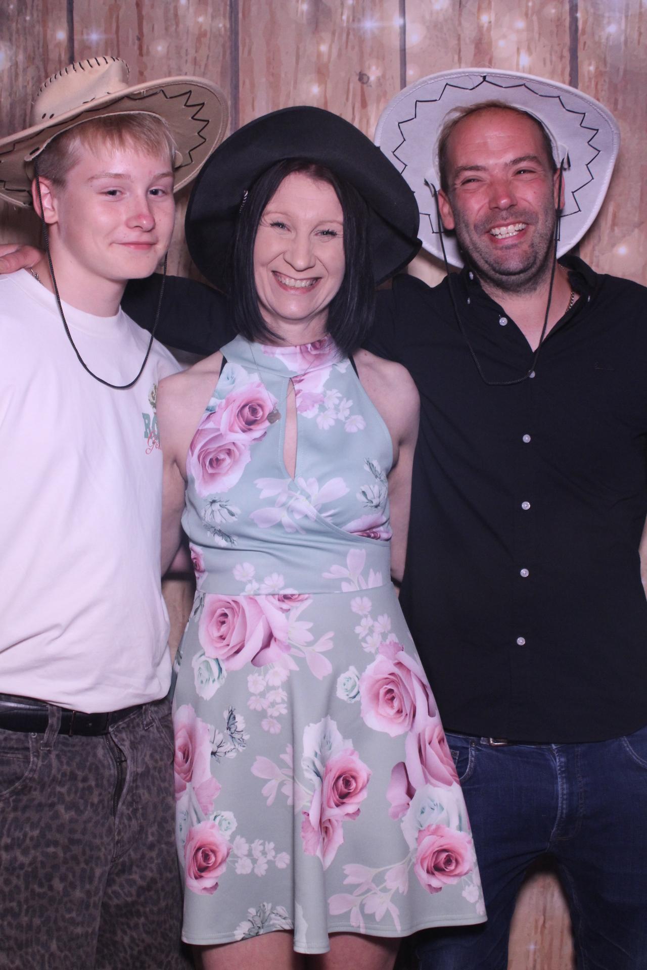 The Robinsons | View more photos from the event at gallery.magicimages.uk/u/MagicImages/The-Robinsons