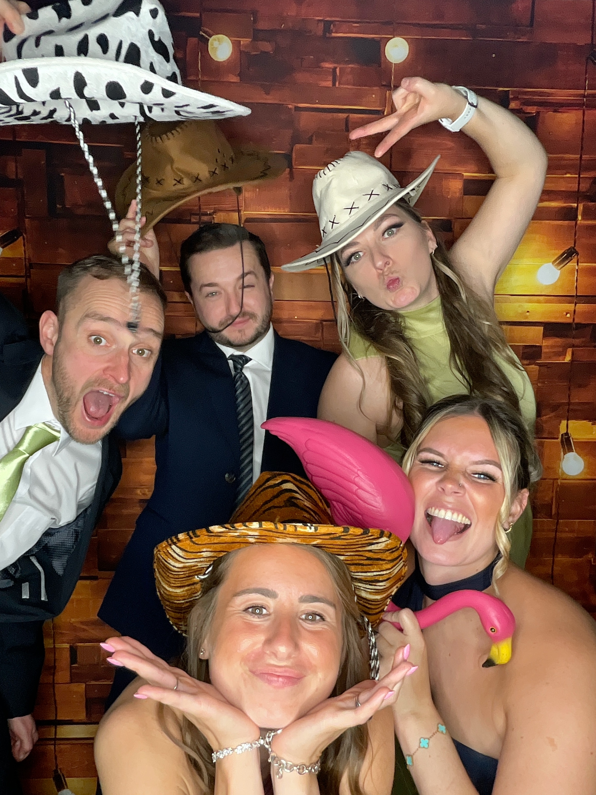 Thomas & Poppy  | View more photos from the event at gallery.magicimages.uk/u/MagicImages/Thomas-Poppy