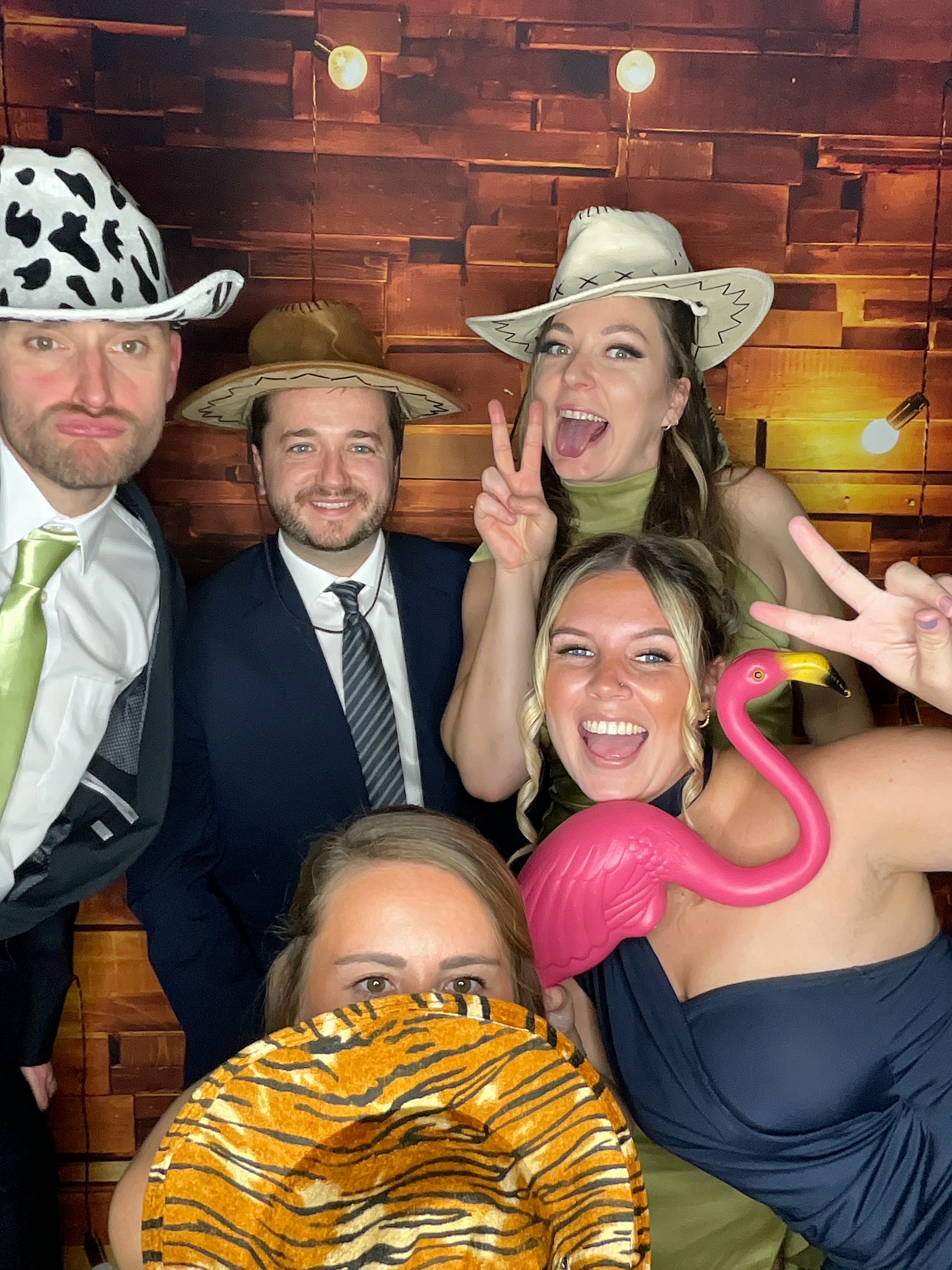 Thomas & Poppy  | View more photos from the event at gallery.magicimages.uk/u/MagicImages/Thomas-Poppy