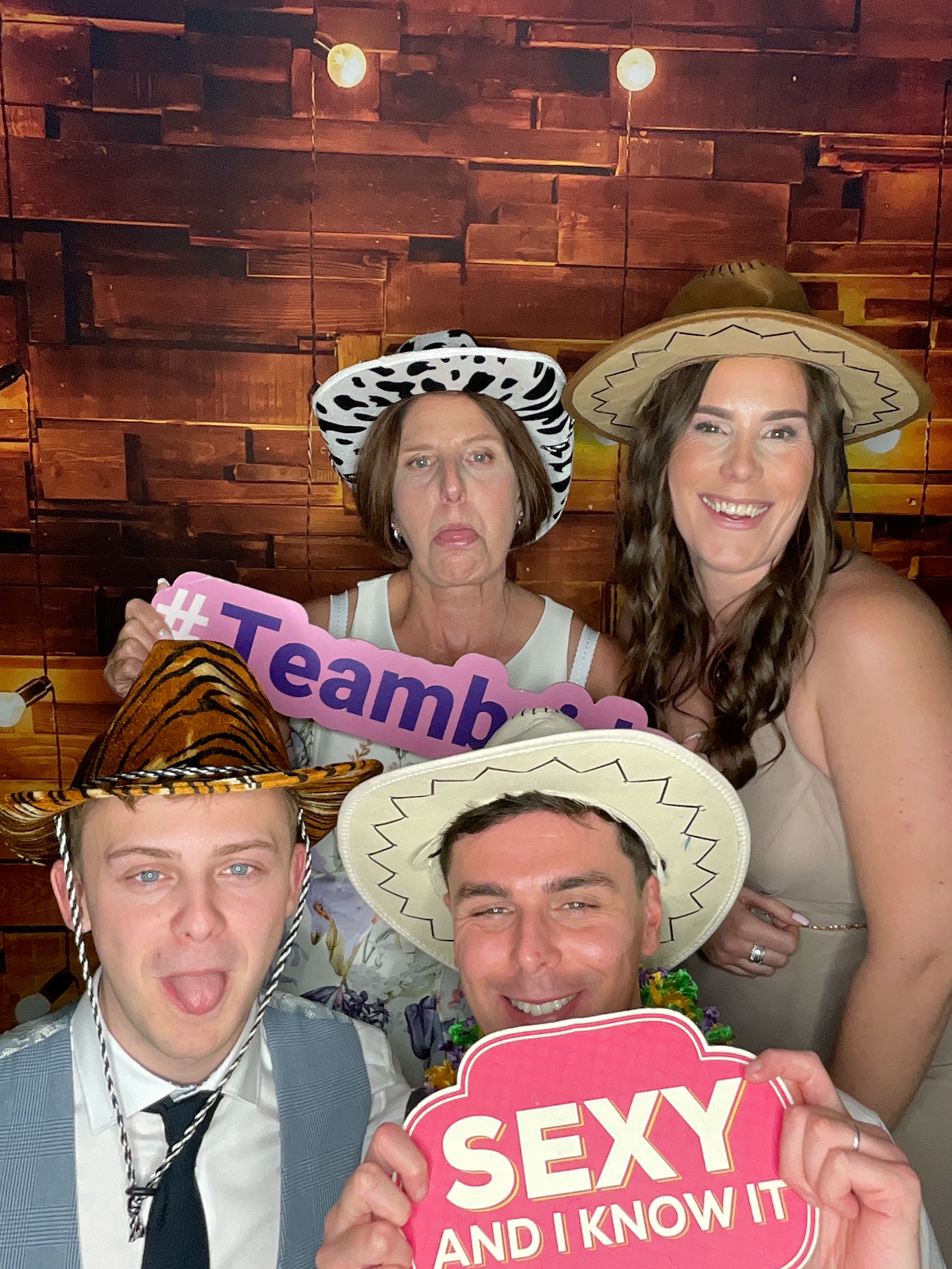 Thomas & Poppy  | View more photos from the event at gallery.magicimages.uk/u/MagicImages/Thomas-Poppy