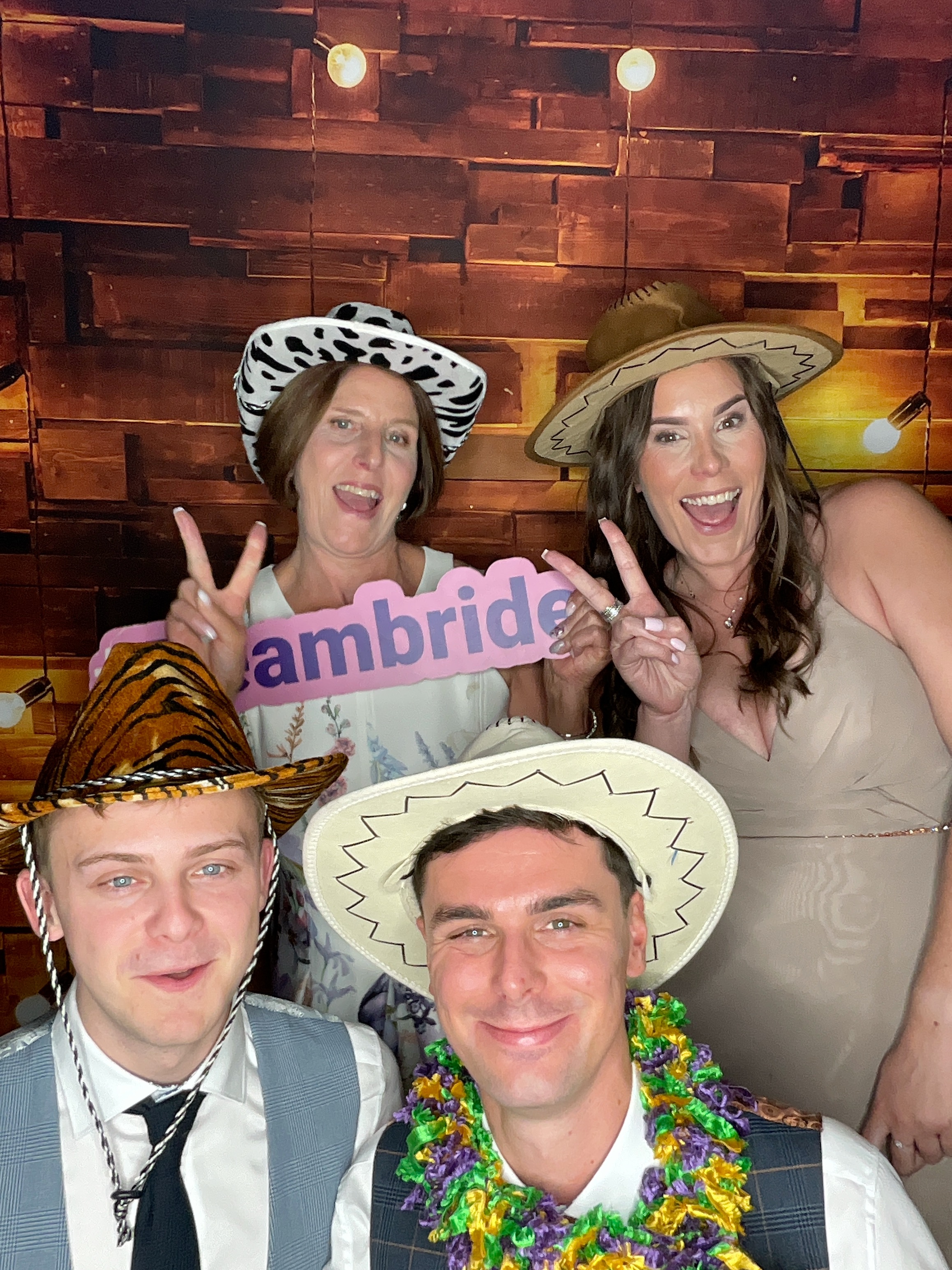 Thomas & Poppy  | View more photos from the event at gallery.magicimages.uk/u/MagicImages/Thomas-Poppy