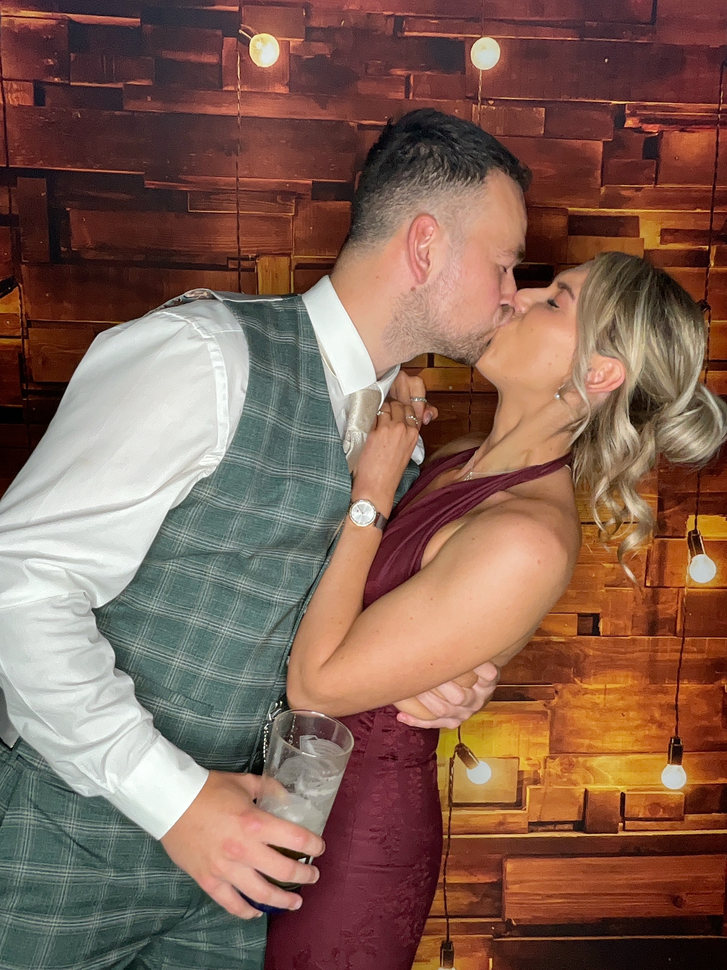 Thomas & Poppy  | View more photos from the event at gallery.magicimages.uk/u/MagicImages/Thomas-Poppy