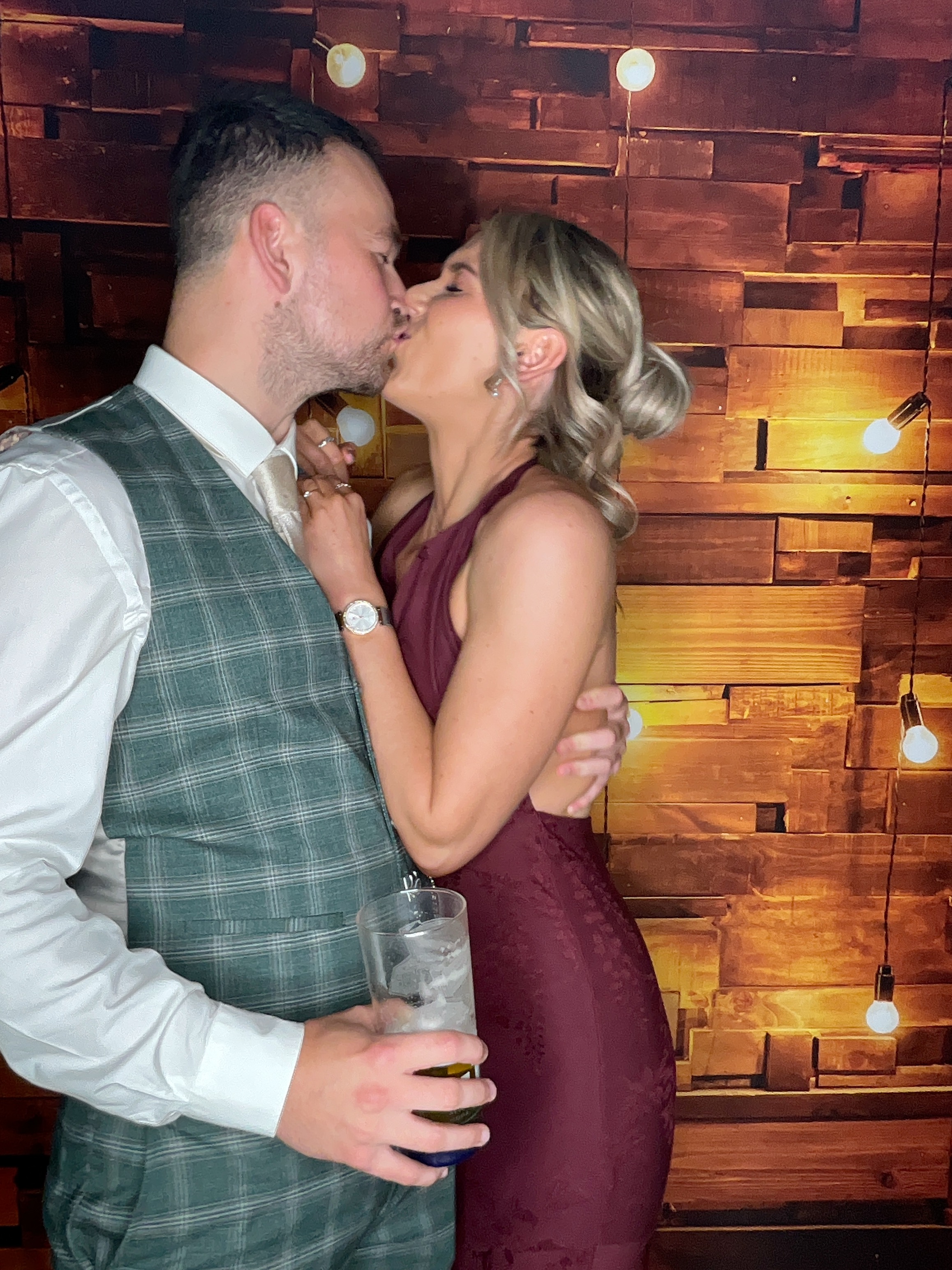 Thomas & Poppy  | View more photos from the event at gallery.magicimages.uk/u/MagicImages/Thomas-Poppy