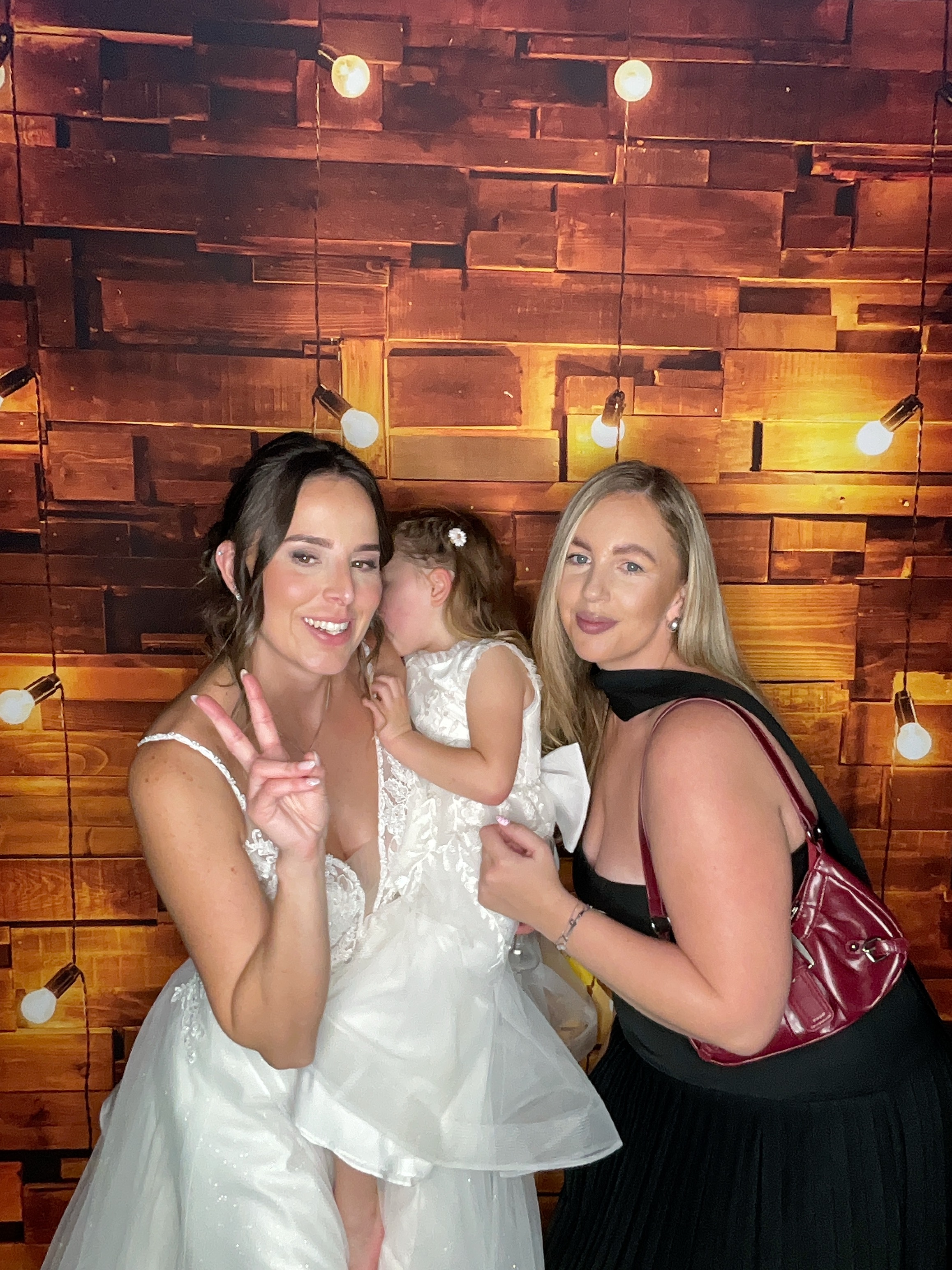 Thomas & Poppy  | View more photos from the event at gallery.magicimages.uk/u/MagicImages/Thomas-Poppy