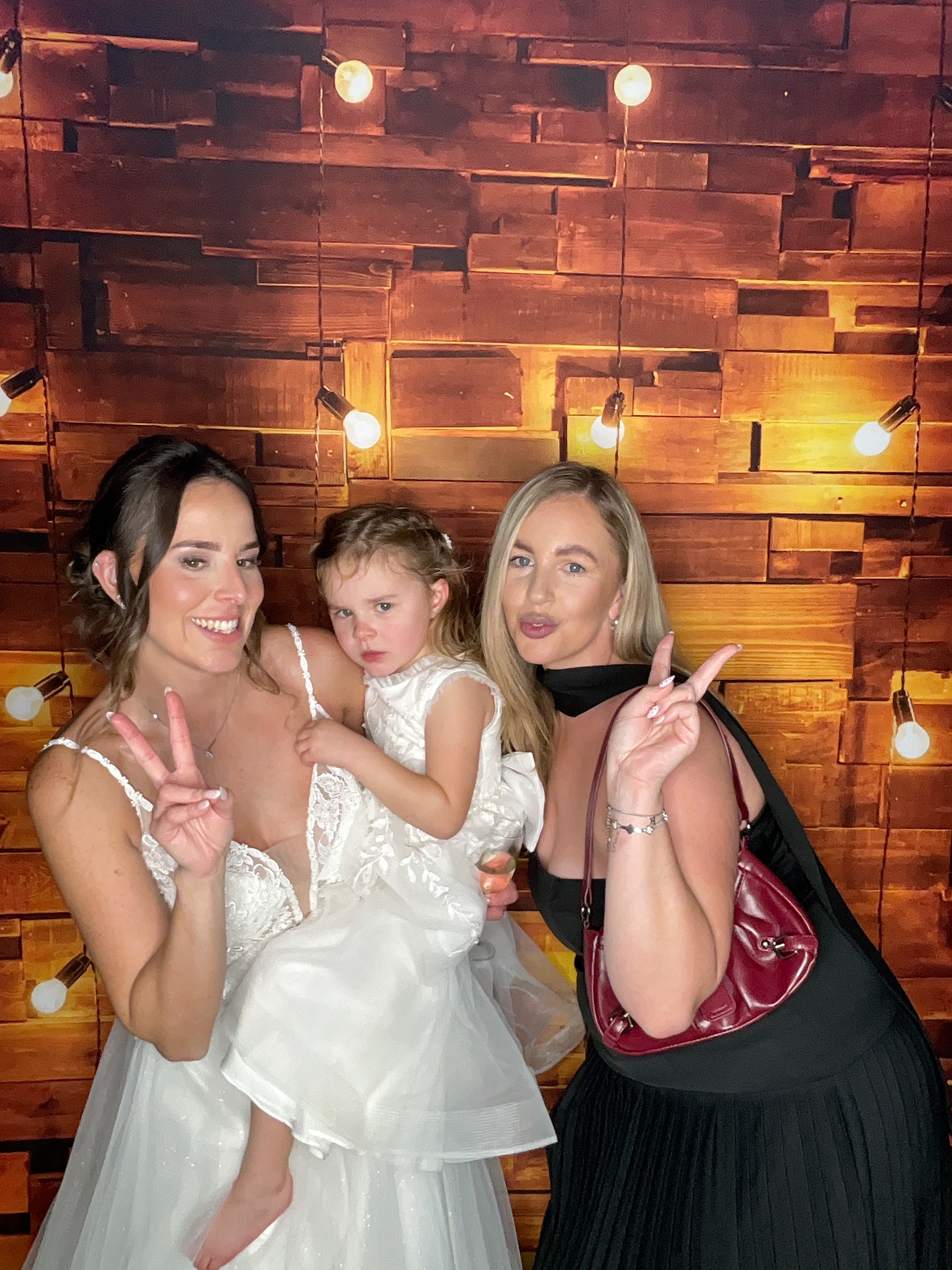 Thomas & Poppy  | View more photos from the event at gallery.magicimages.uk/u/MagicImages/Thomas-Poppy