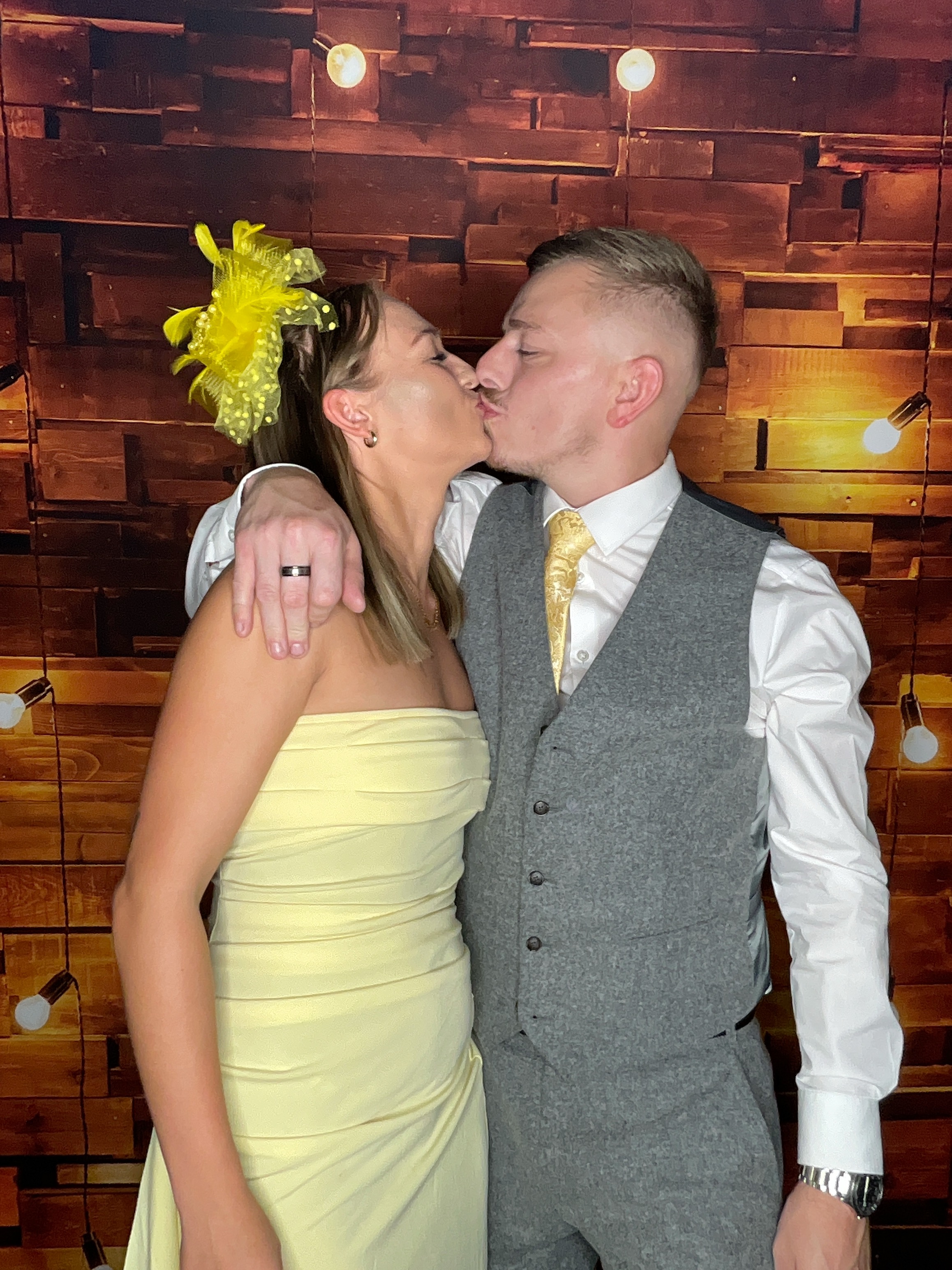 Thomas & Poppy  | View more photos from the event at gallery.magicimages.uk/u/MagicImages/Thomas-Poppy