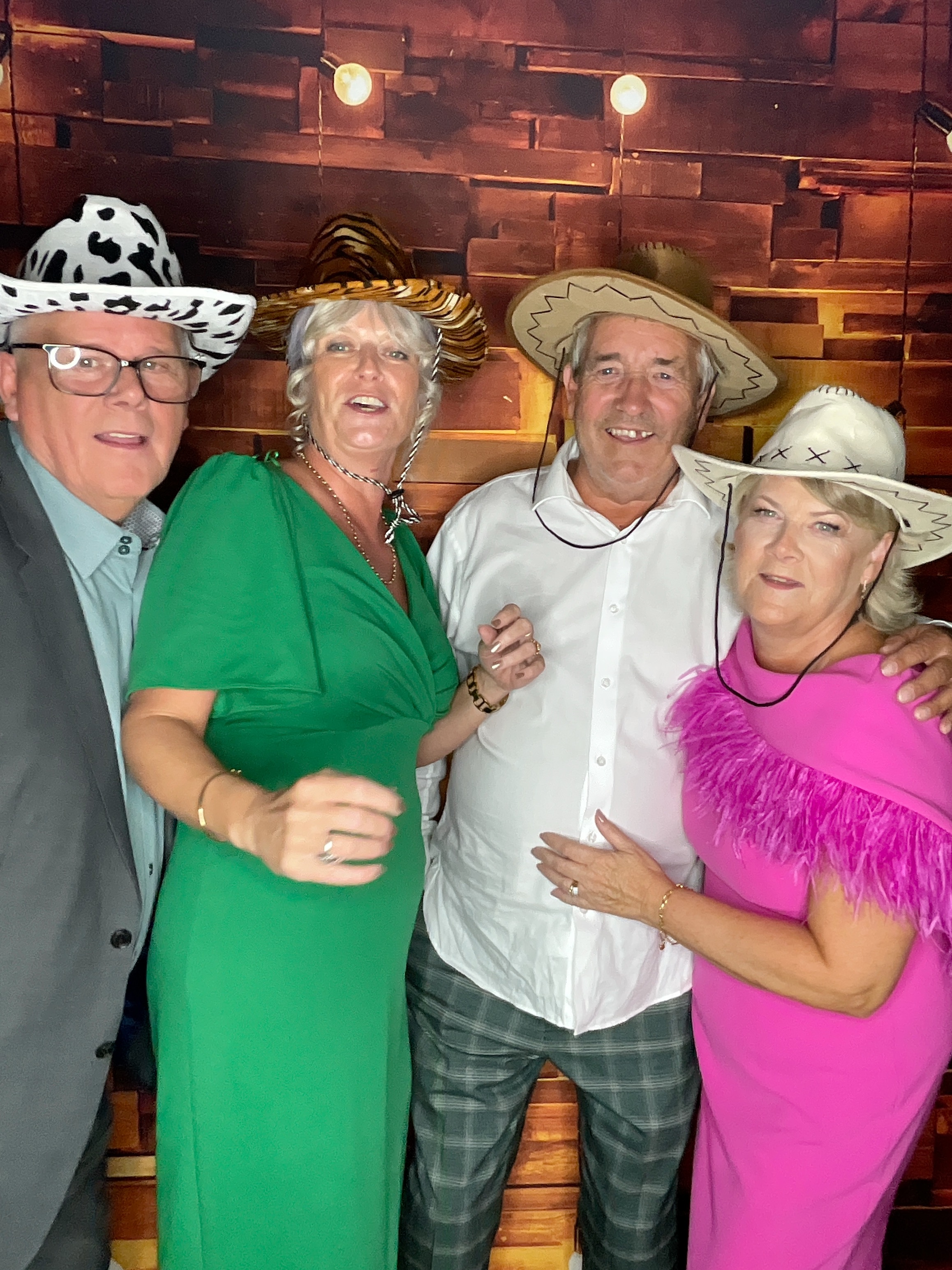 Thomas & Poppy  | View more photos from the event at gallery.magicimages.uk/u/MagicImages/Thomas-Poppy