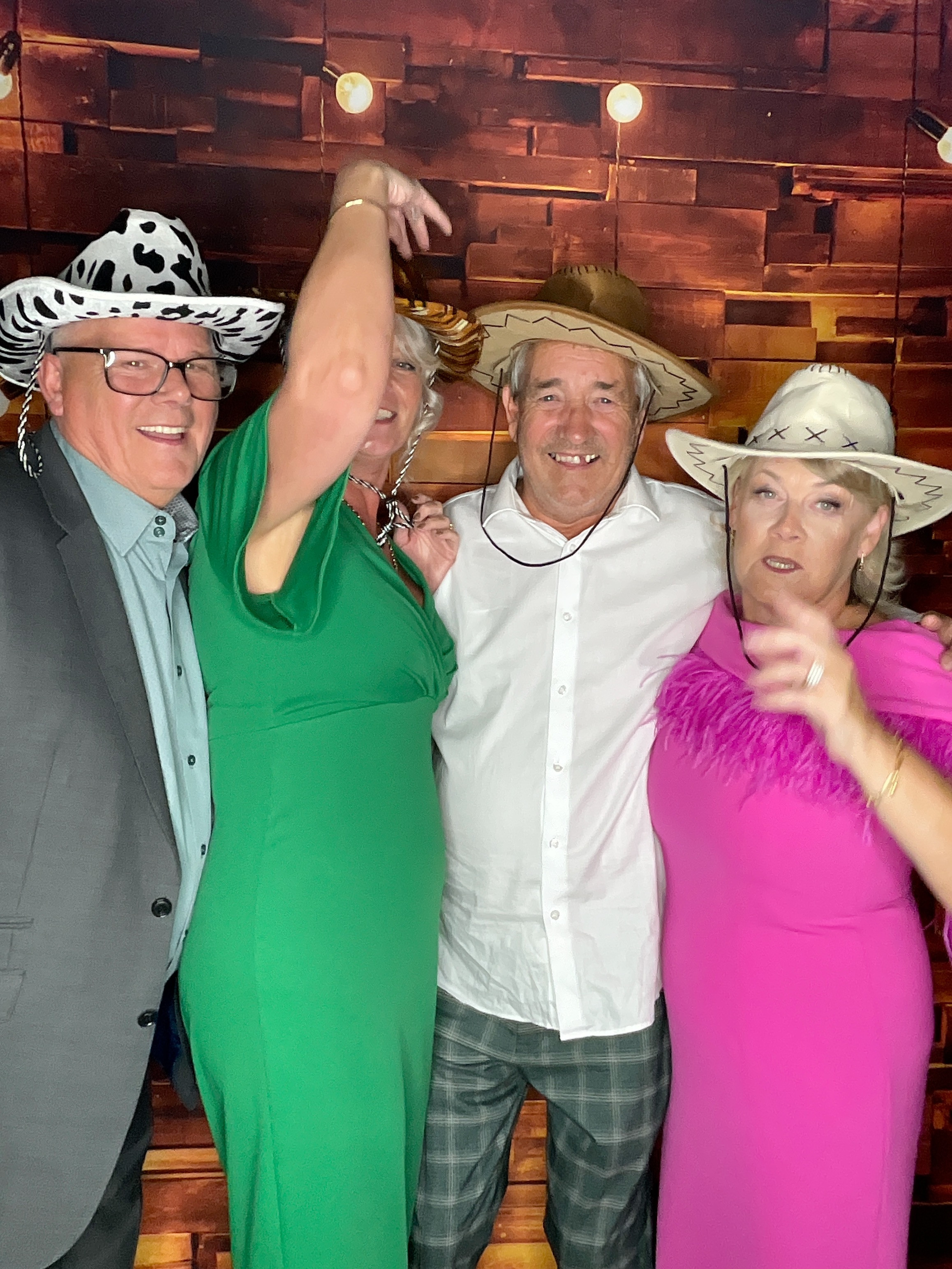 Thomas & Poppy  | View more photos from the event at gallery.magicimages.uk/u/MagicImages/Thomas-Poppy