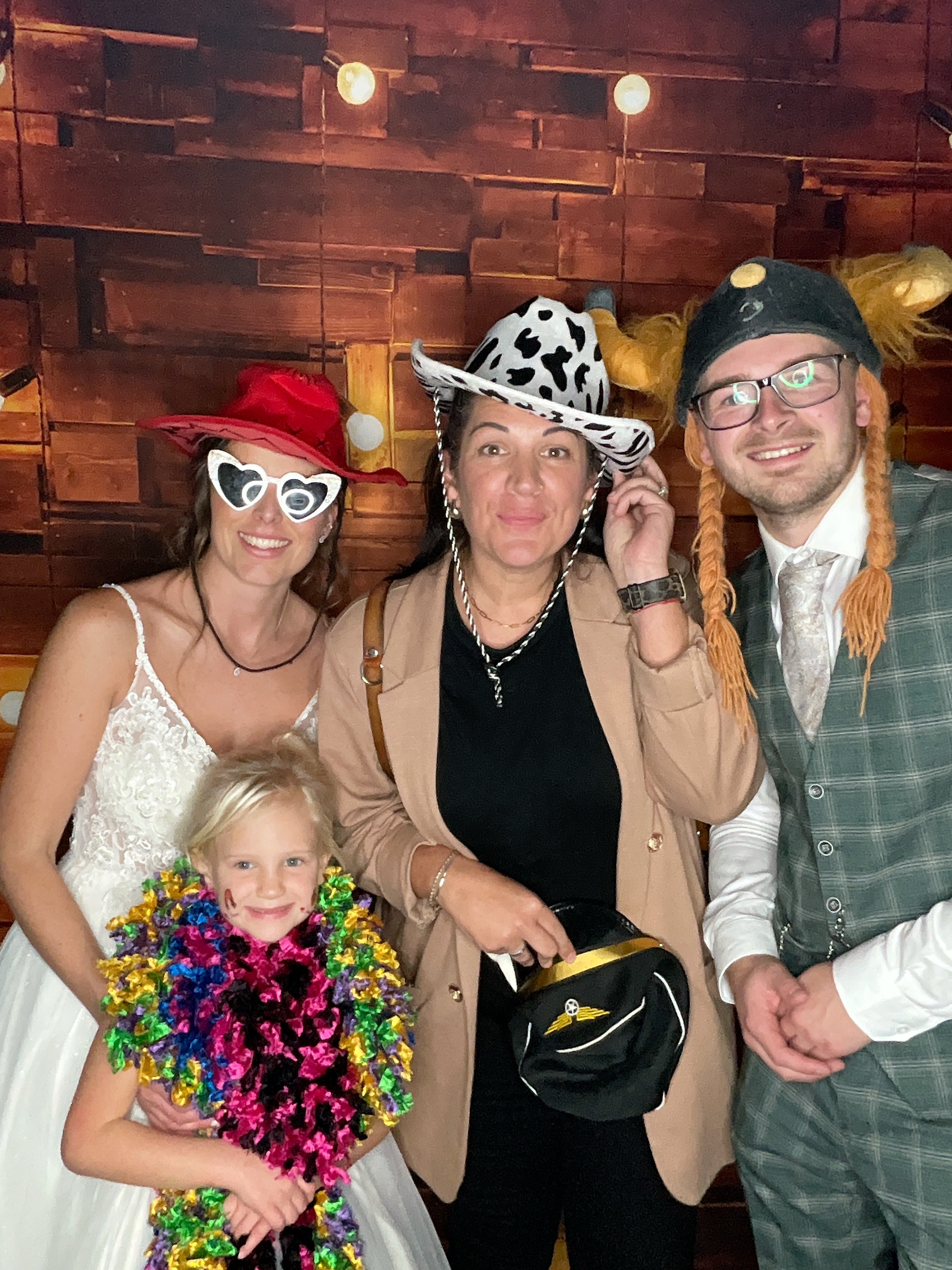 Thomas & Poppy  | View more photos from the event at gallery.magicimages.uk/u/MagicImages/Thomas-Poppy