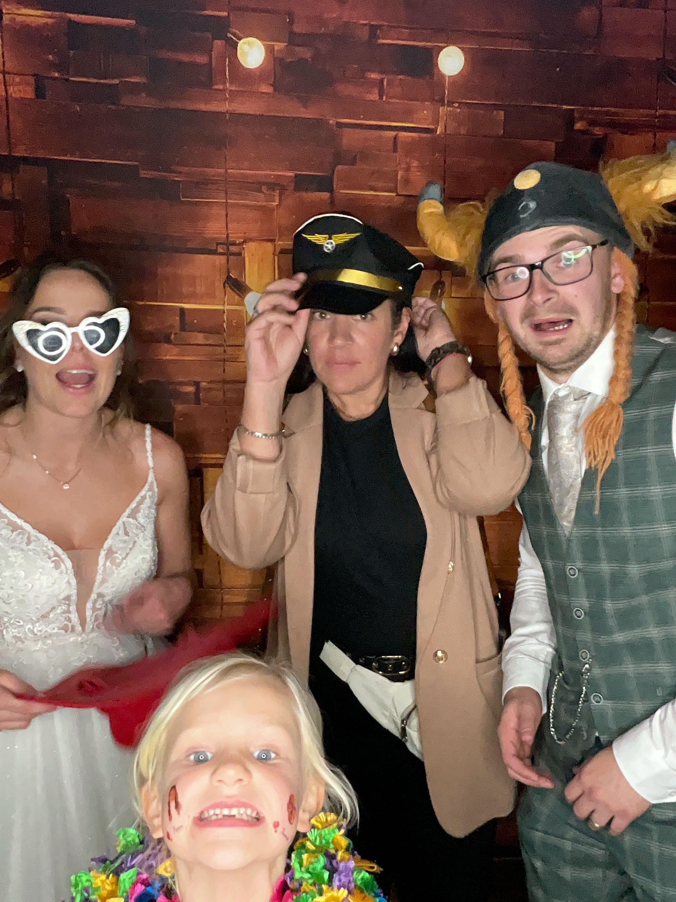 Thomas & Poppy  | View more photos from the event at gallery.magicimages.uk/u/MagicImages/Thomas-Poppy