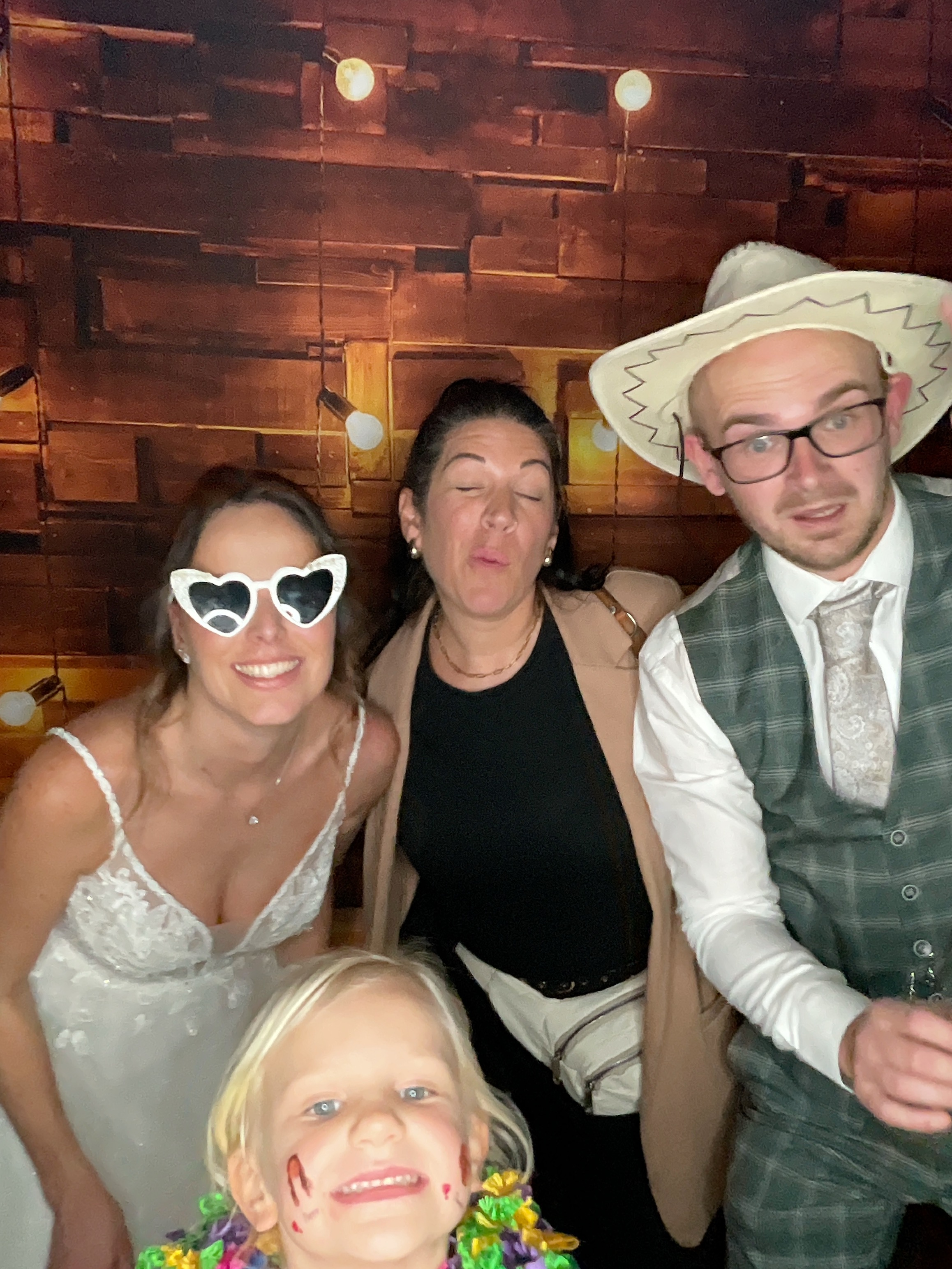 Thomas & Poppy  | View more photos from the event at gallery.magicimages.uk/u/MagicImages/Thomas-Poppy