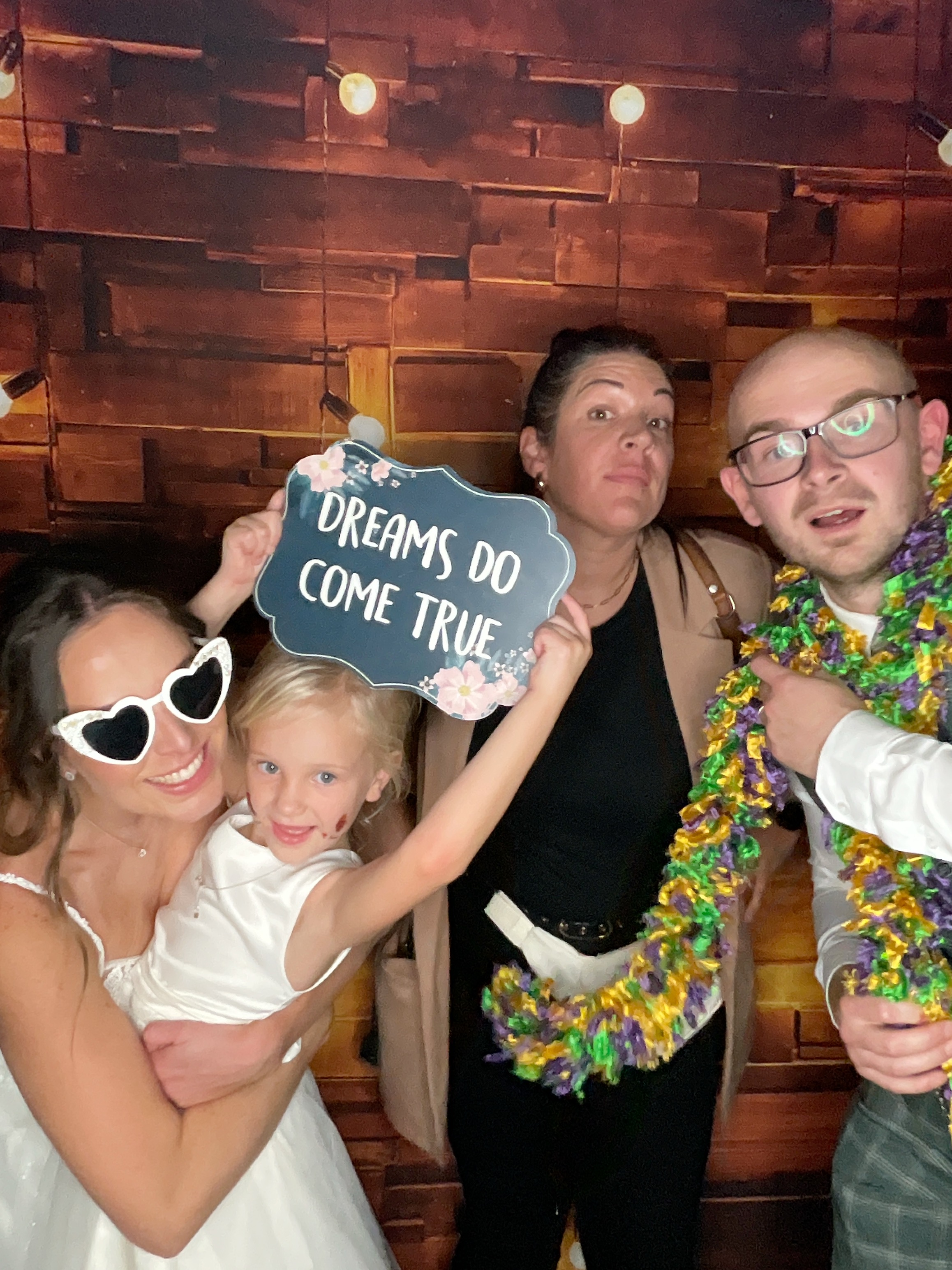 Thomas & Poppy  | View more photos from the event at gallery.magicimages.uk/u/MagicImages/Thomas-Poppy