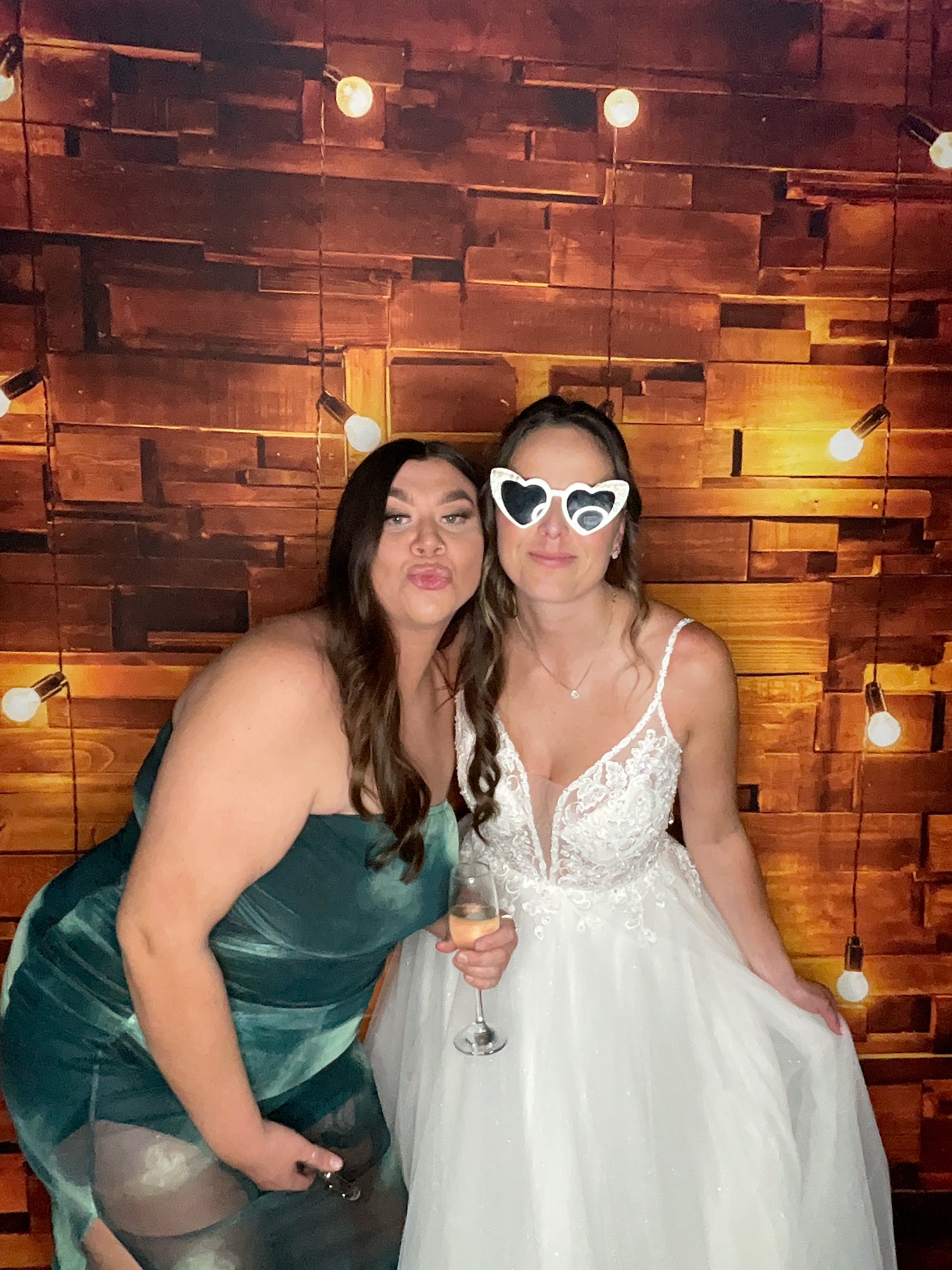 Thomas & Poppy  | View more photos from the event at gallery.magicimages.uk/u/MagicImages/Thomas-Poppy