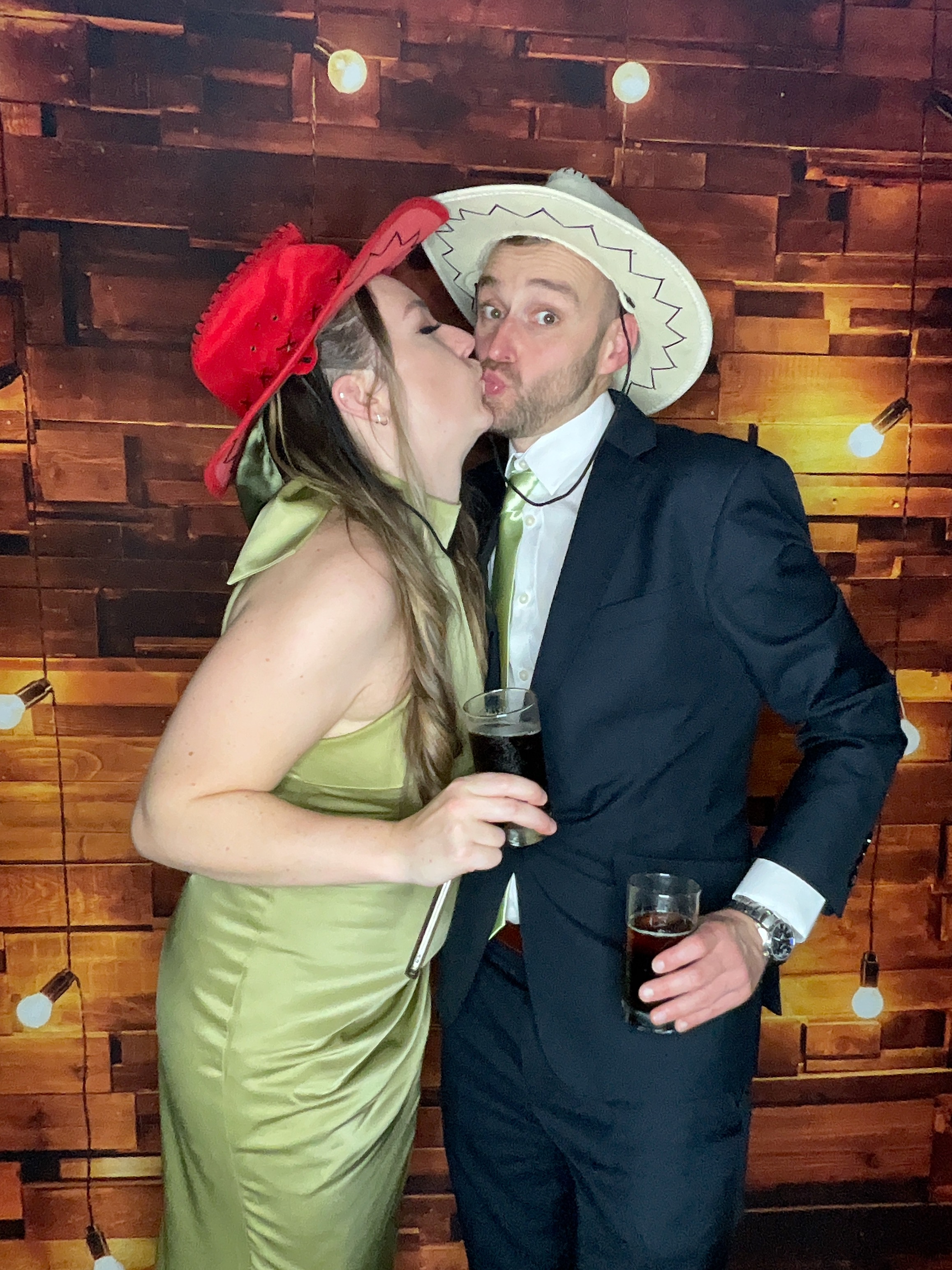 Thomas & Poppy  | View more photos from the event at gallery.magicimages.uk/u/MagicImages/Thomas-Poppy