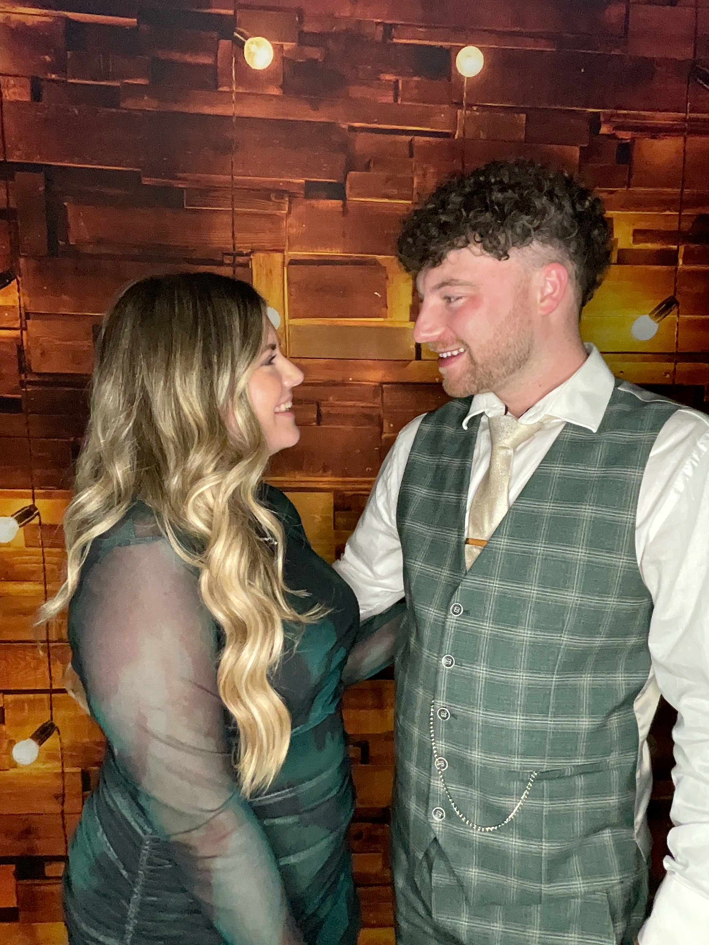 Thomas & Poppy  | View more photos from the event at gallery.magicimages.uk/u/MagicImages/Thomas-Poppy