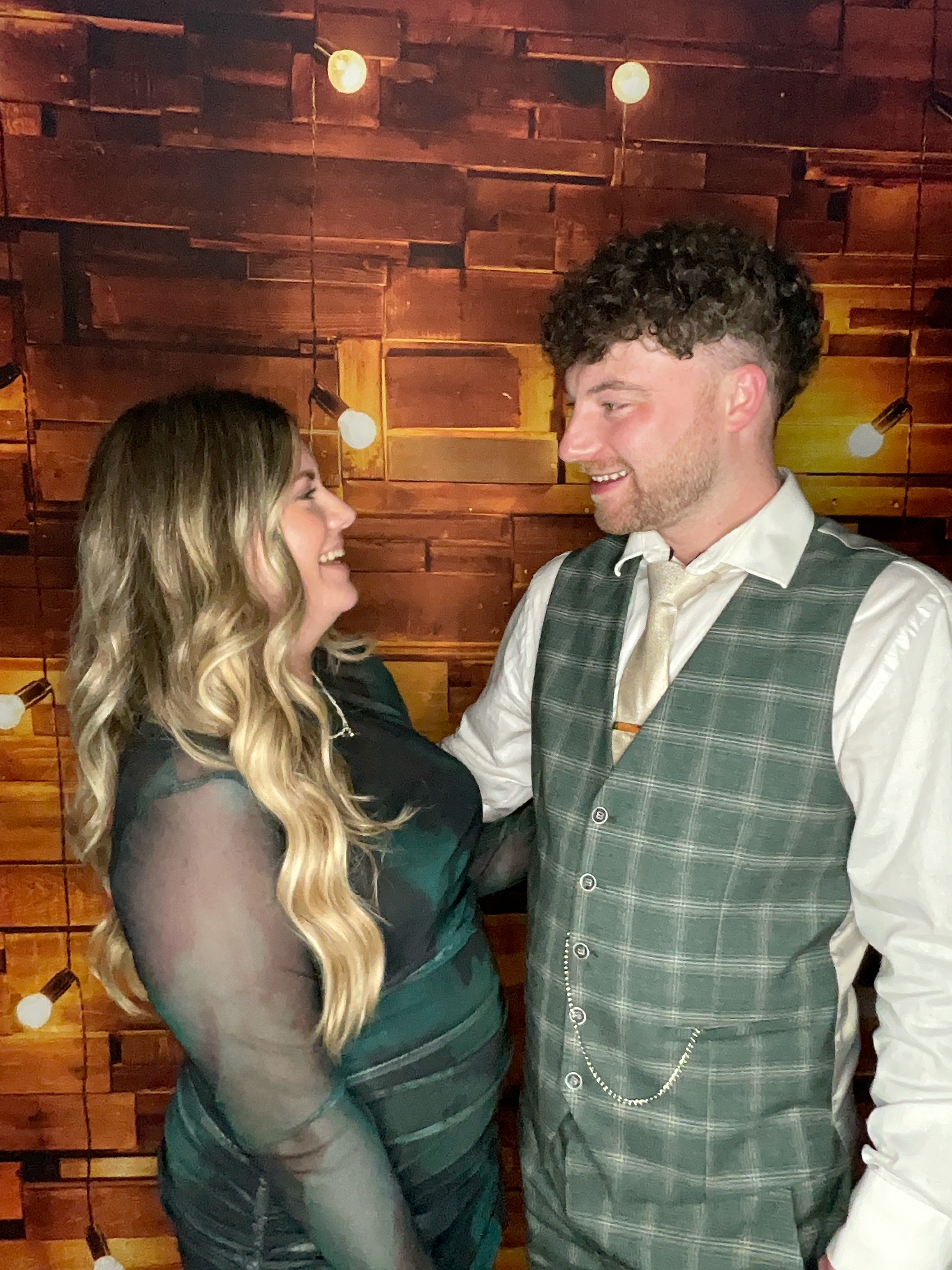 Thomas & Poppy  | View more photos from the event at gallery.magicimages.uk/u/MagicImages/Thomas-Poppy