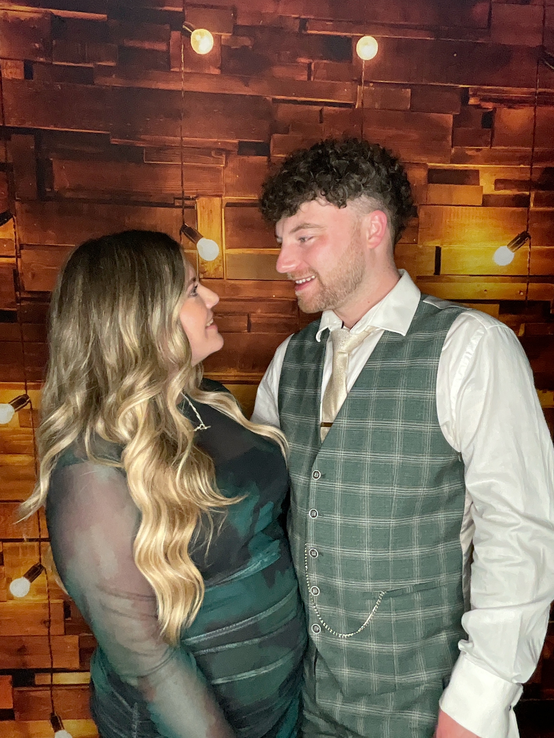 Thomas & Poppy  | View more photos from the event at gallery.magicimages.uk/u/MagicImages/Thomas-Poppy