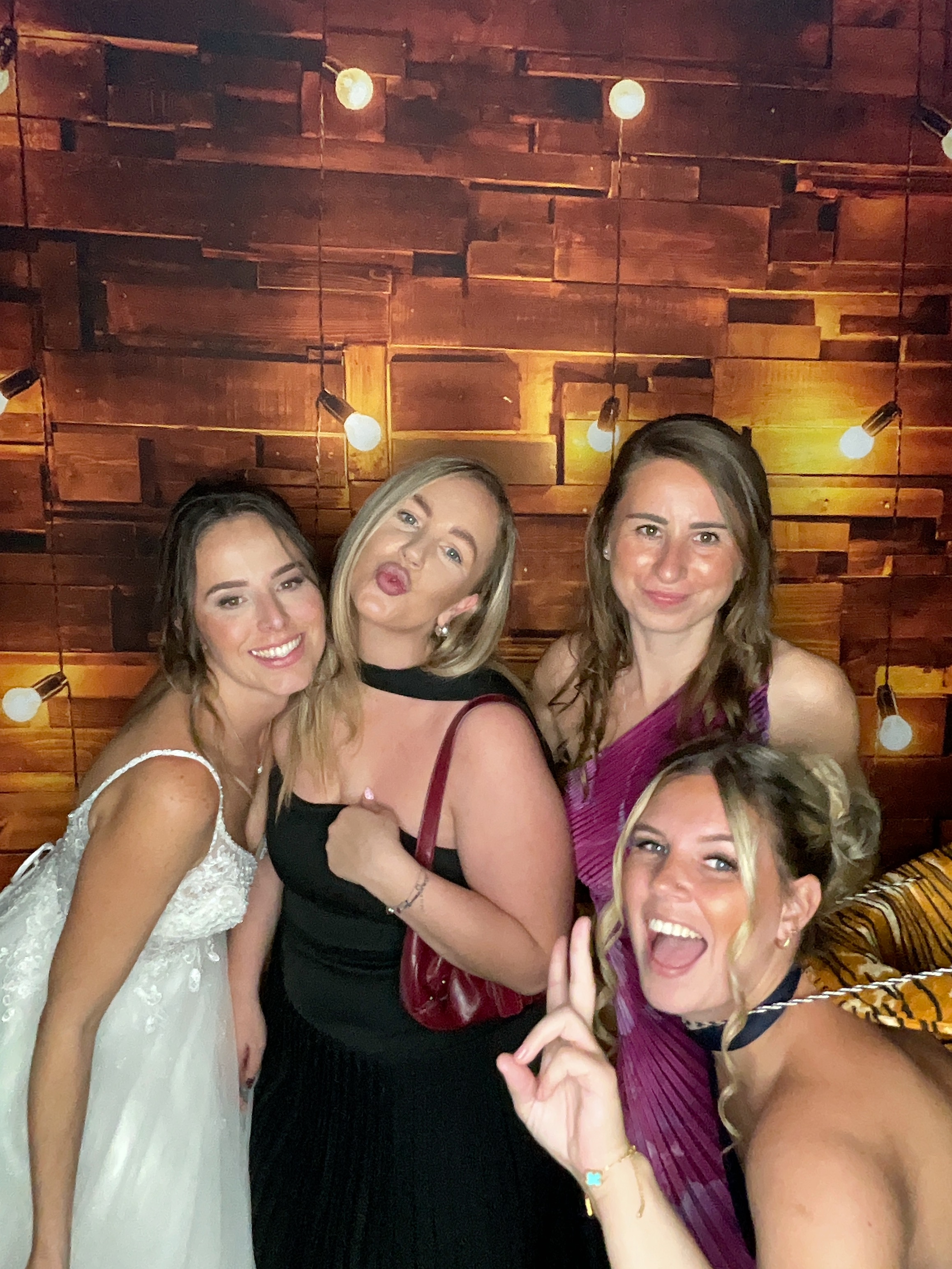 Thomas & Poppy  | View more photos from the event at gallery.magicimages.uk/u/MagicImages/Thomas-Poppy