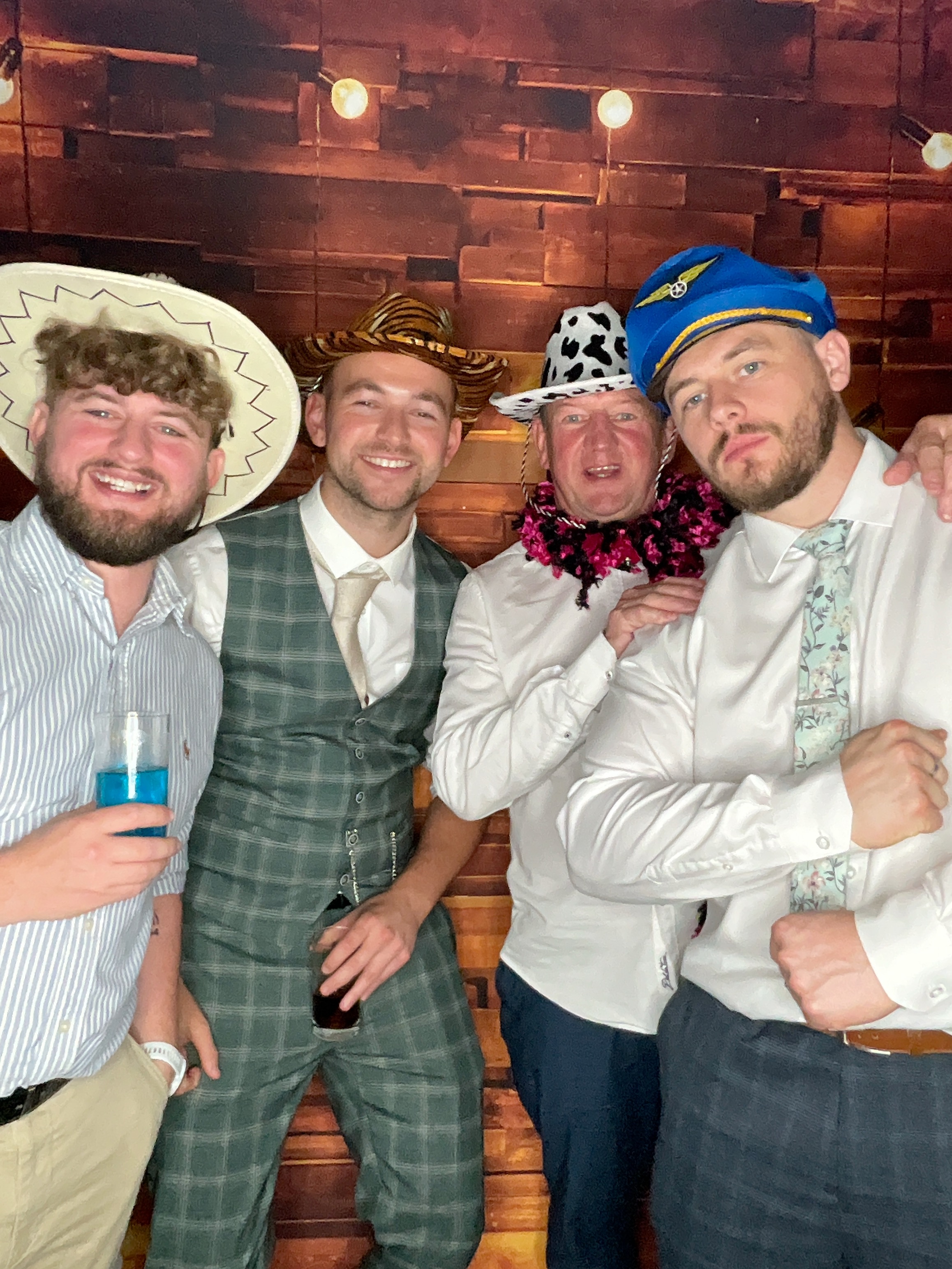 Thomas & Poppy  | View more photos from the event at gallery.magicimages.uk/u/MagicImages/Thomas-Poppy