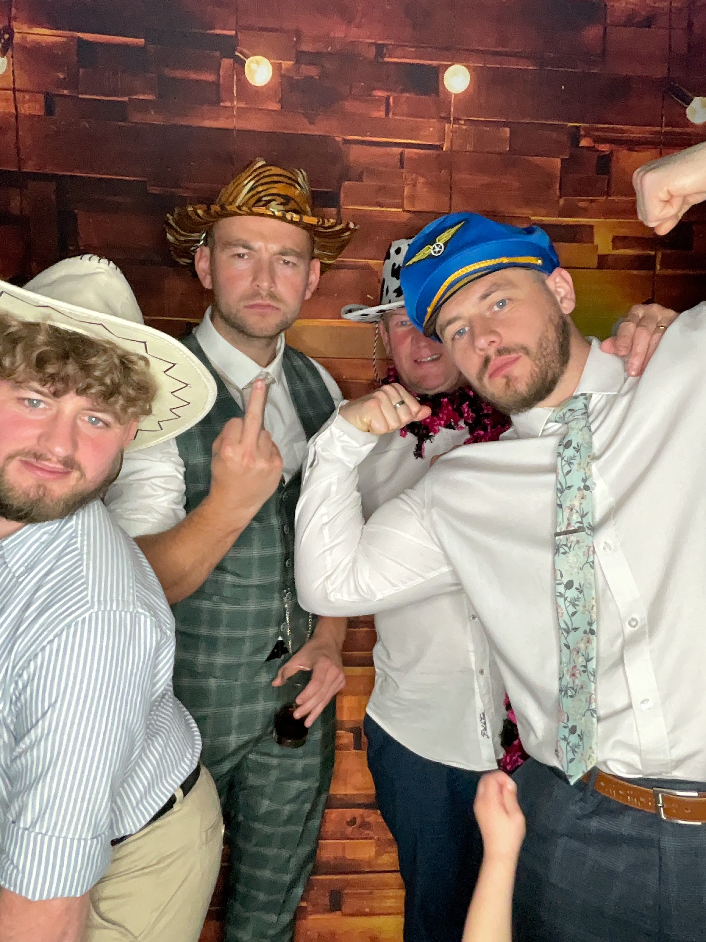 Thomas & Poppy  | View more photos from the event at gallery.magicimages.uk/u/MagicImages/Thomas-Poppy