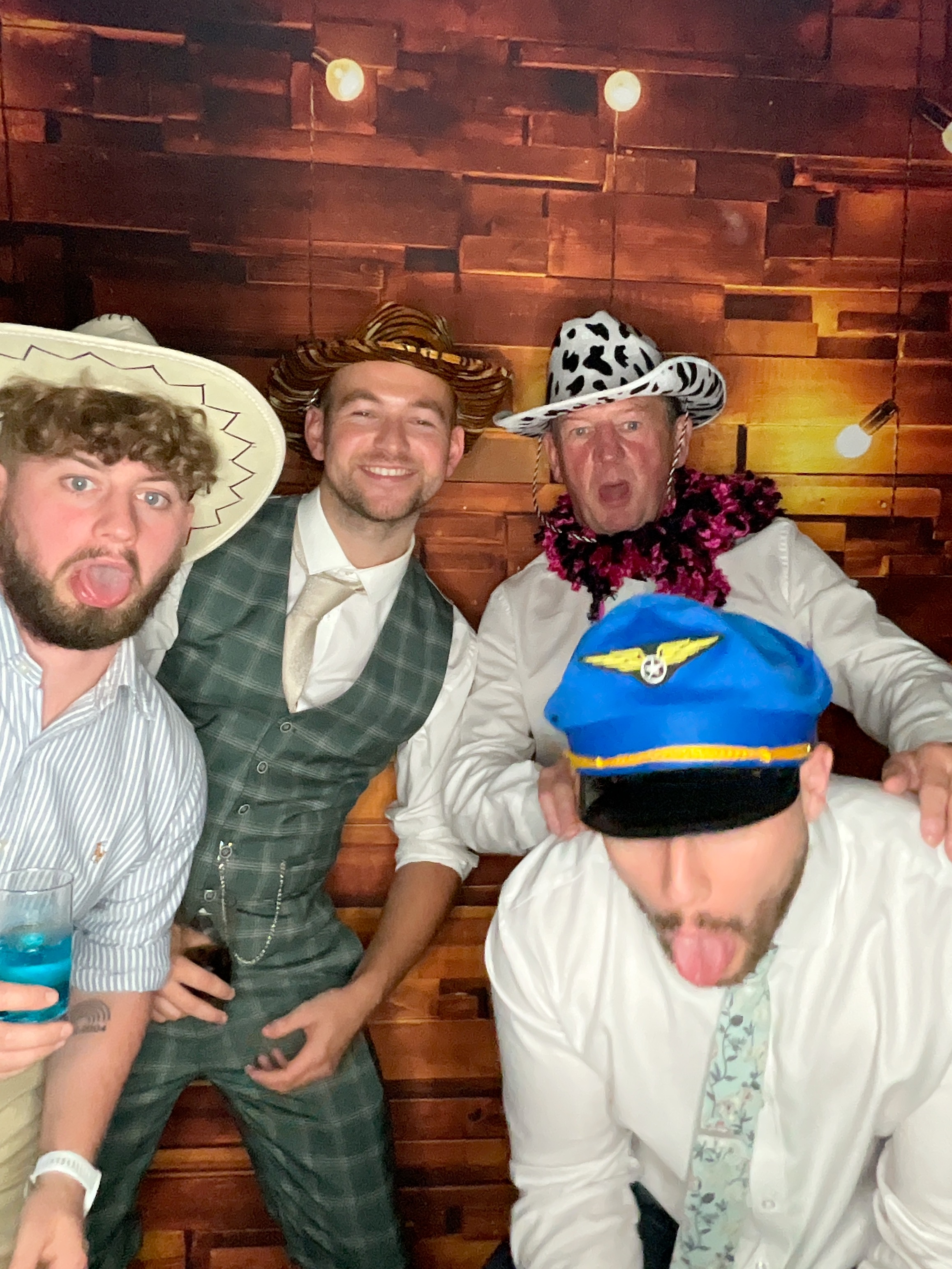 Thomas & Poppy  | View more photos from the event at gallery.magicimages.uk/u/MagicImages/Thomas-Poppy