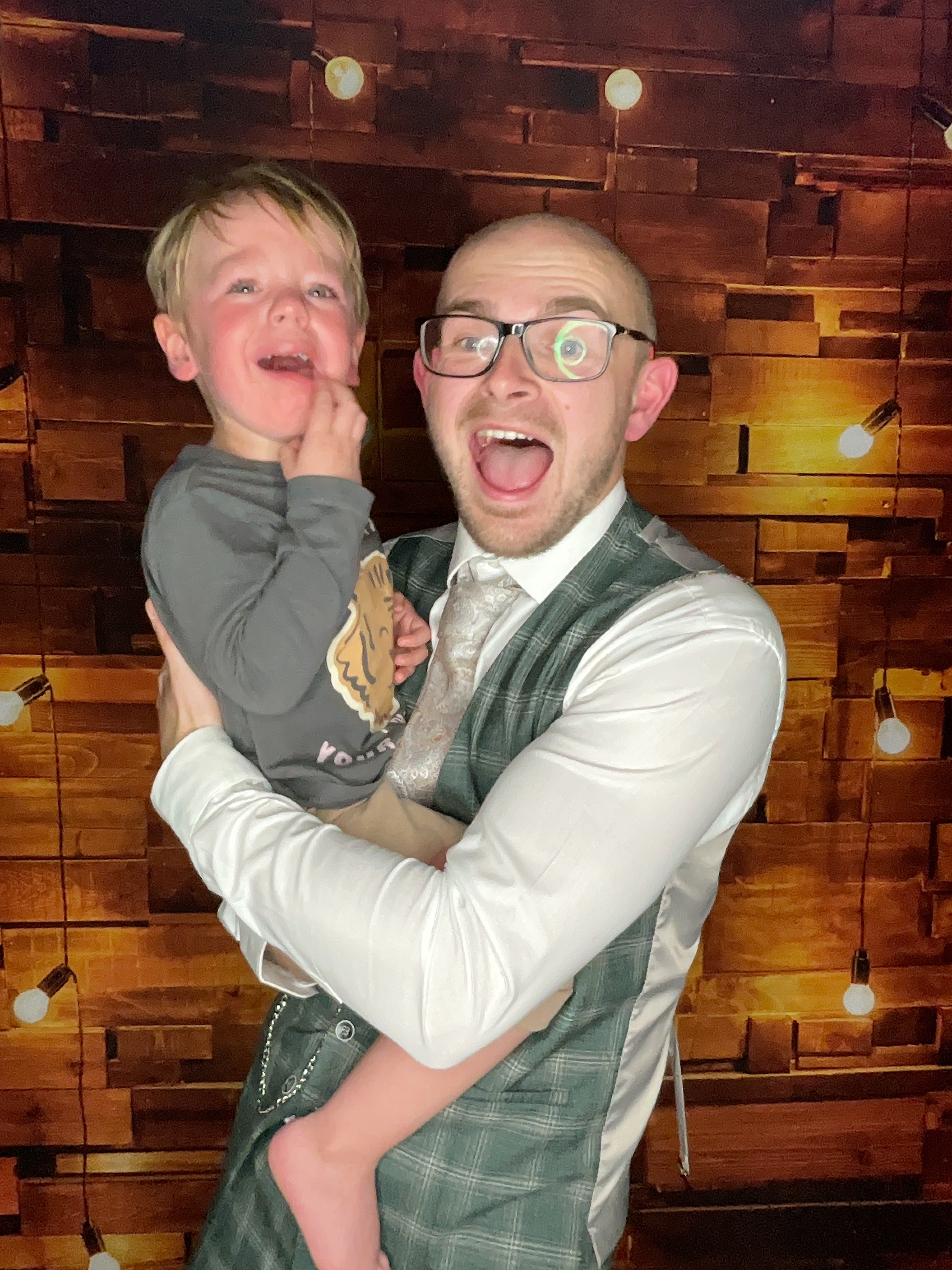 Thomas & Poppy  | View more photos from the event at gallery.magicimages.uk/u/MagicImages/Thomas-Poppy