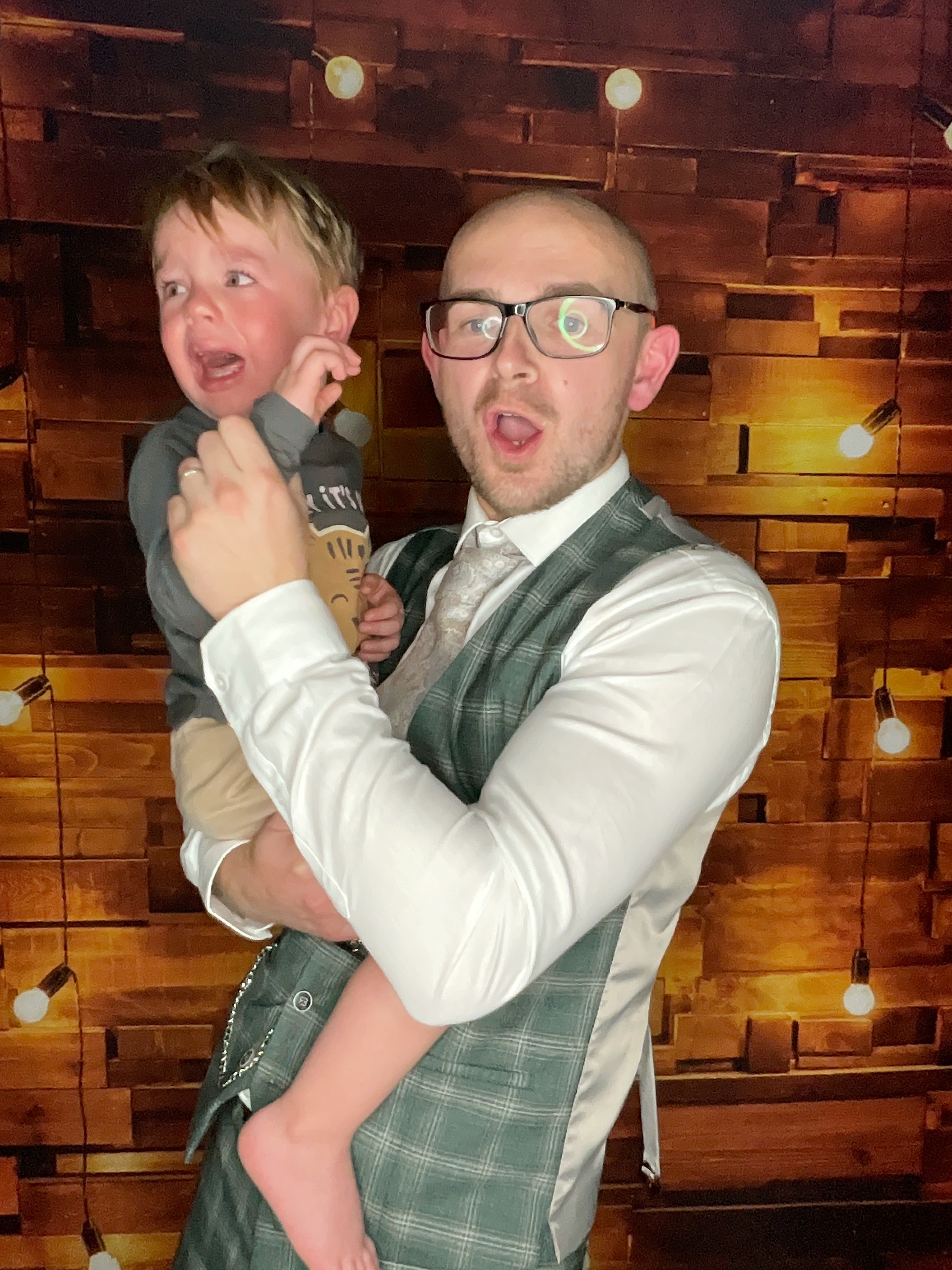 Thomas & Poppy  | View more photos from the event at gallery.magicimages.uk/u/MagicImages/Thomas-Poppy