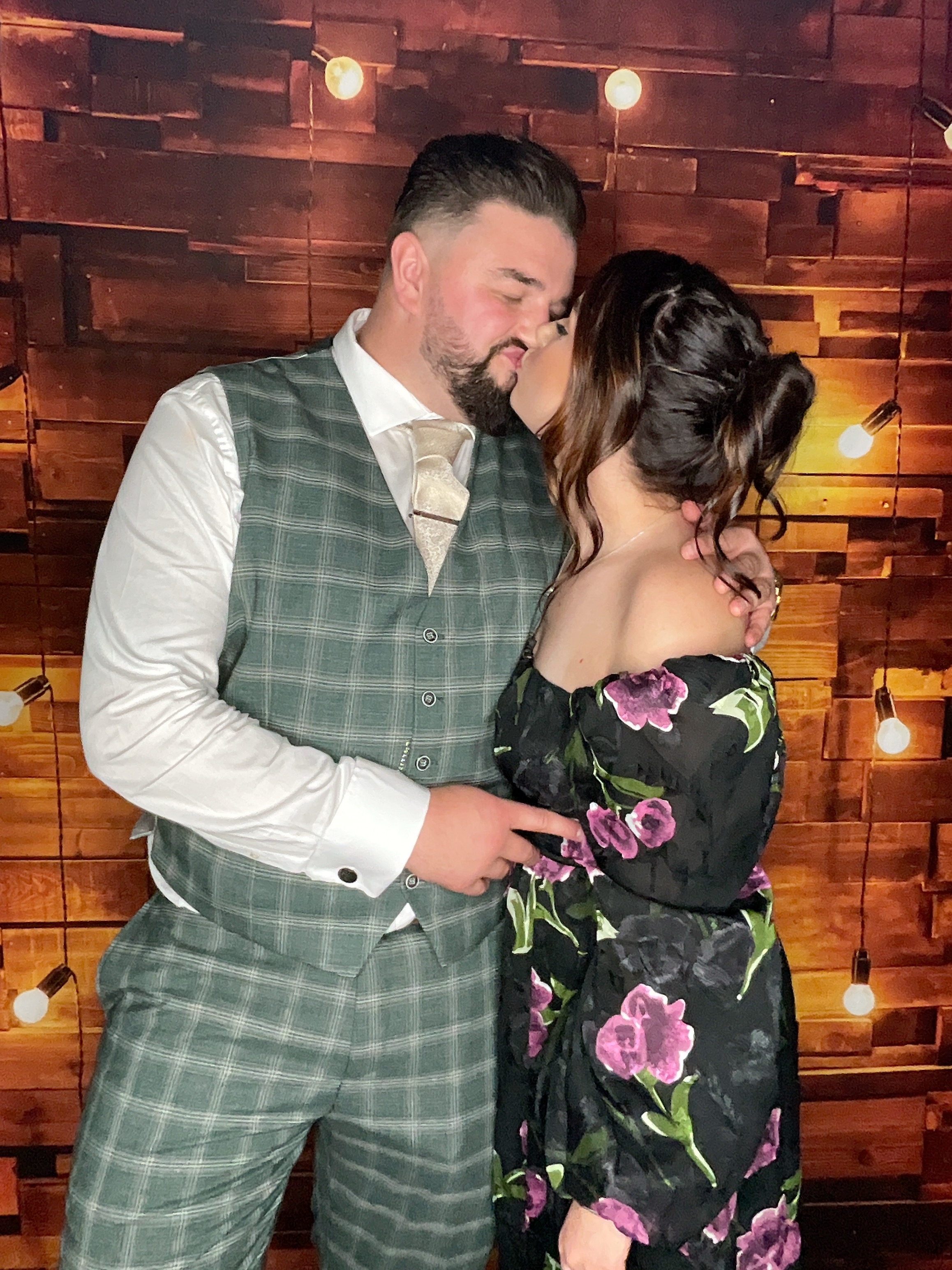 Thomas & Poppy  | View more photos from the event at gallery.magicimages.uk/u/MagicImages/Thomas-Poppy