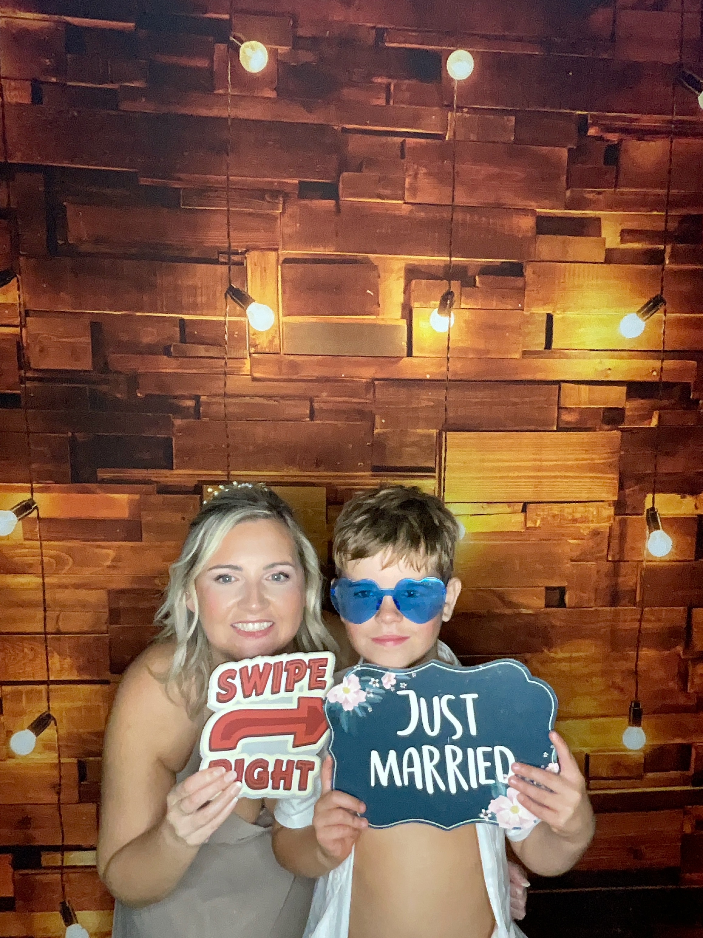 Thomas & Poppy  | View more photos from the event at gallery.magicimages.uk/u/MagicImages/Thomas-Poppy